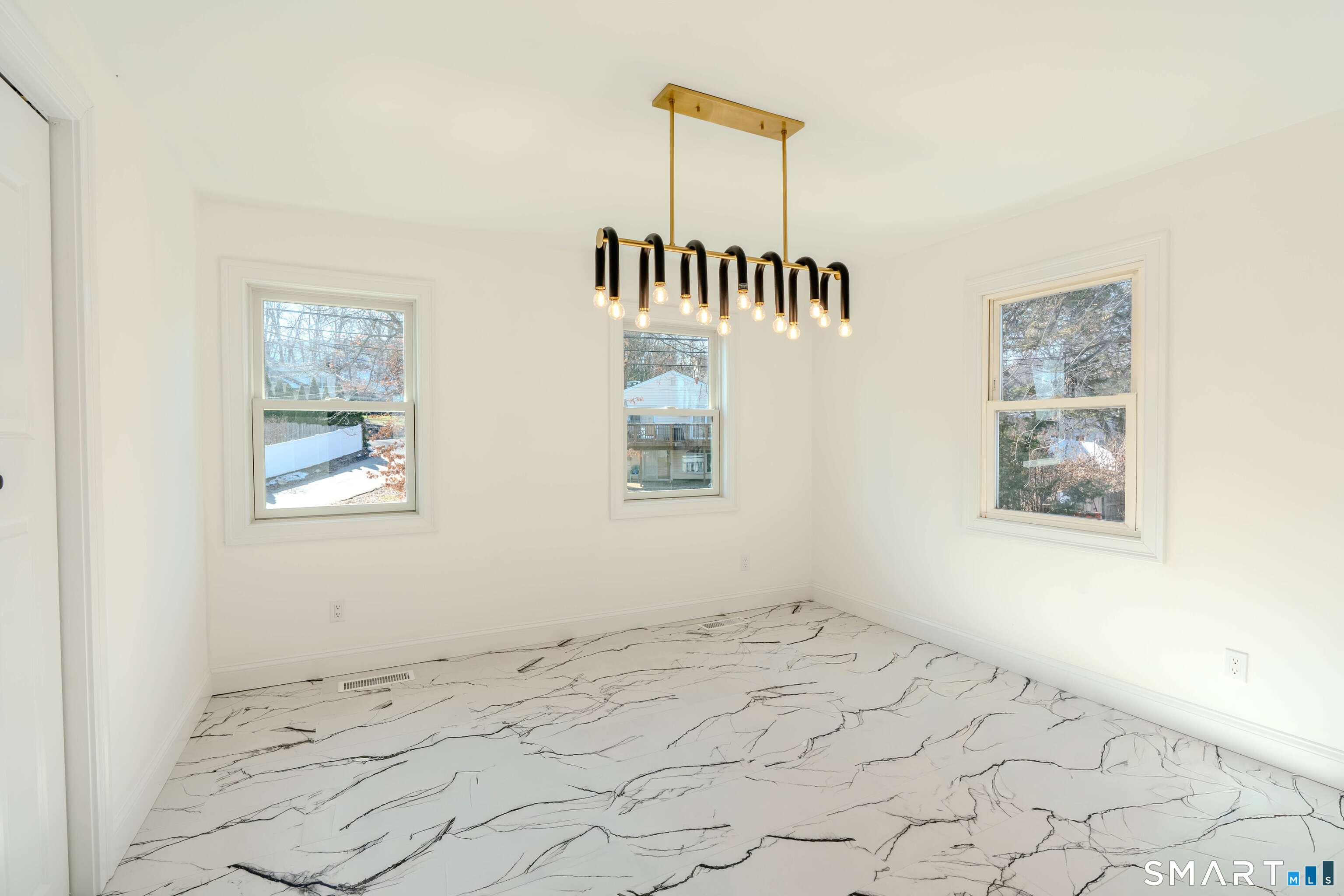 4 Robins Square East