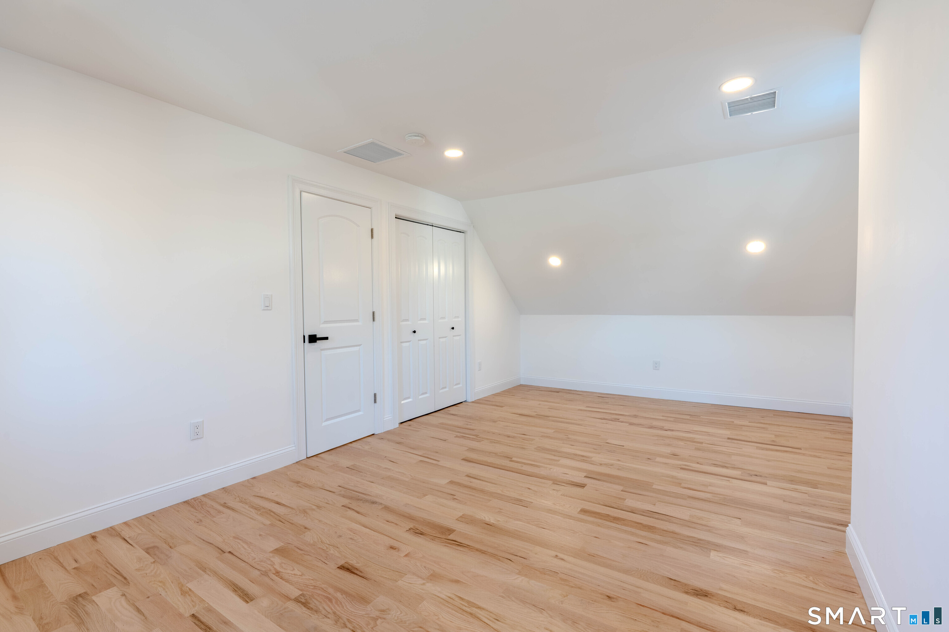 4 Robins Square East