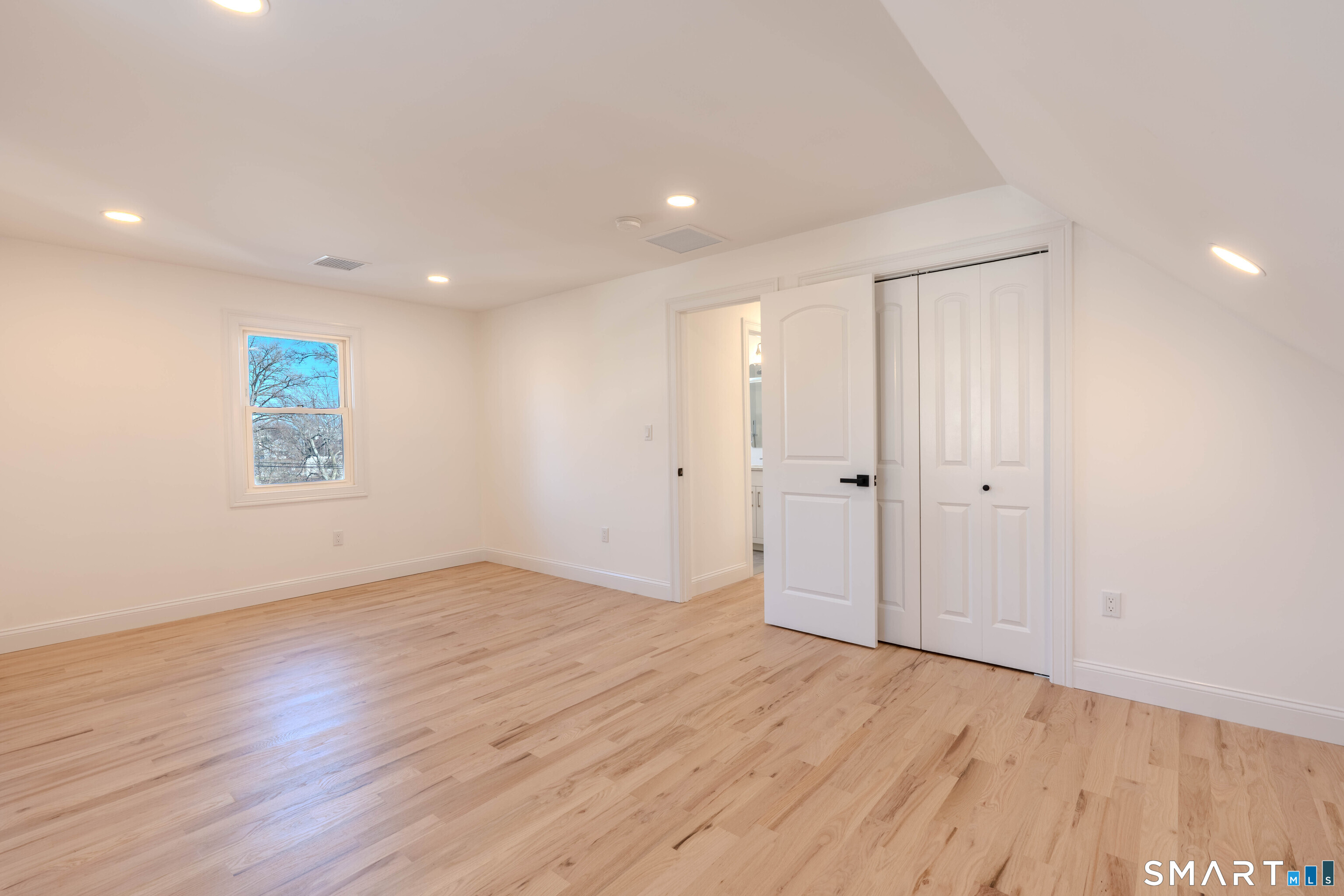 4 Robins Square East