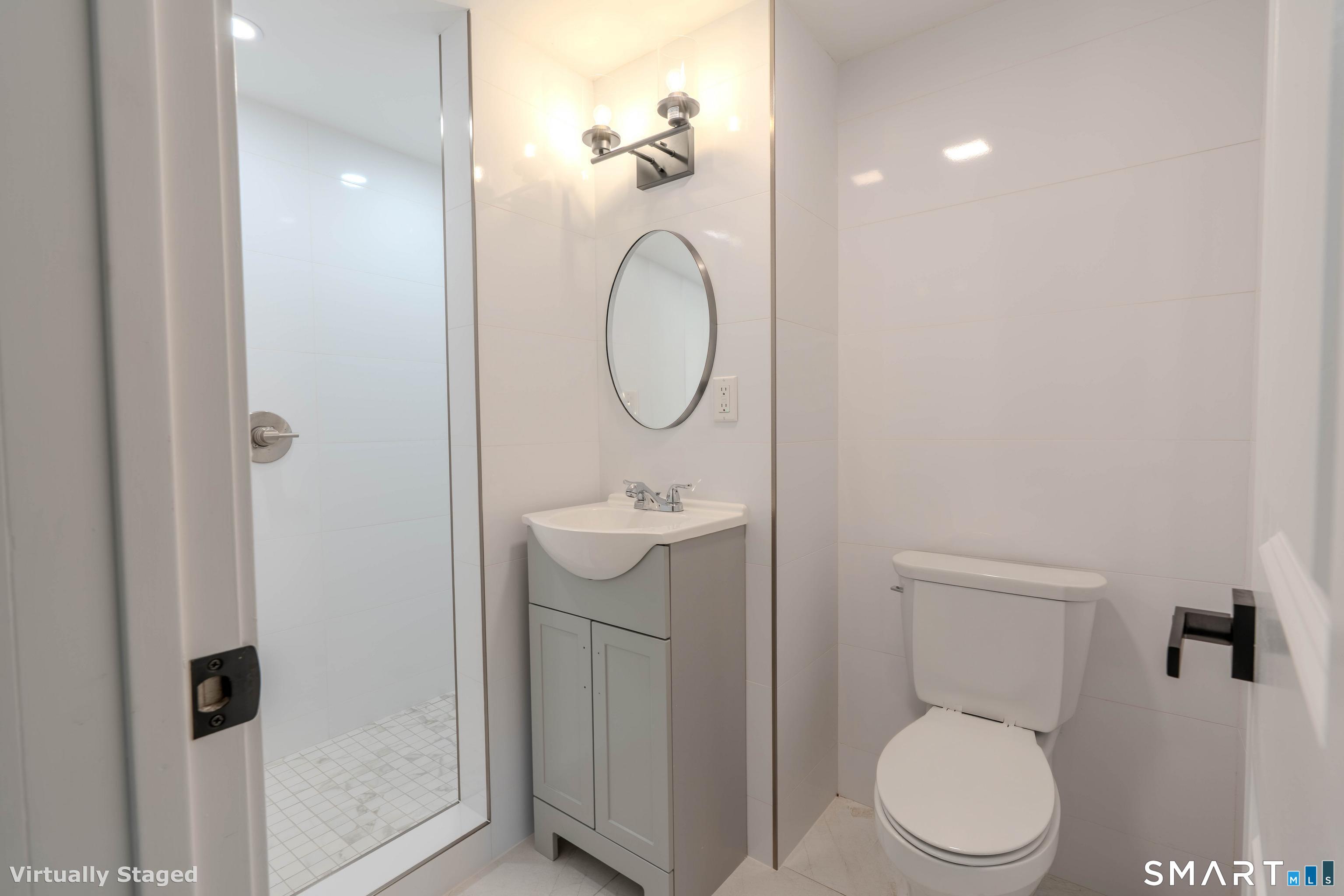 4 Robins Square East