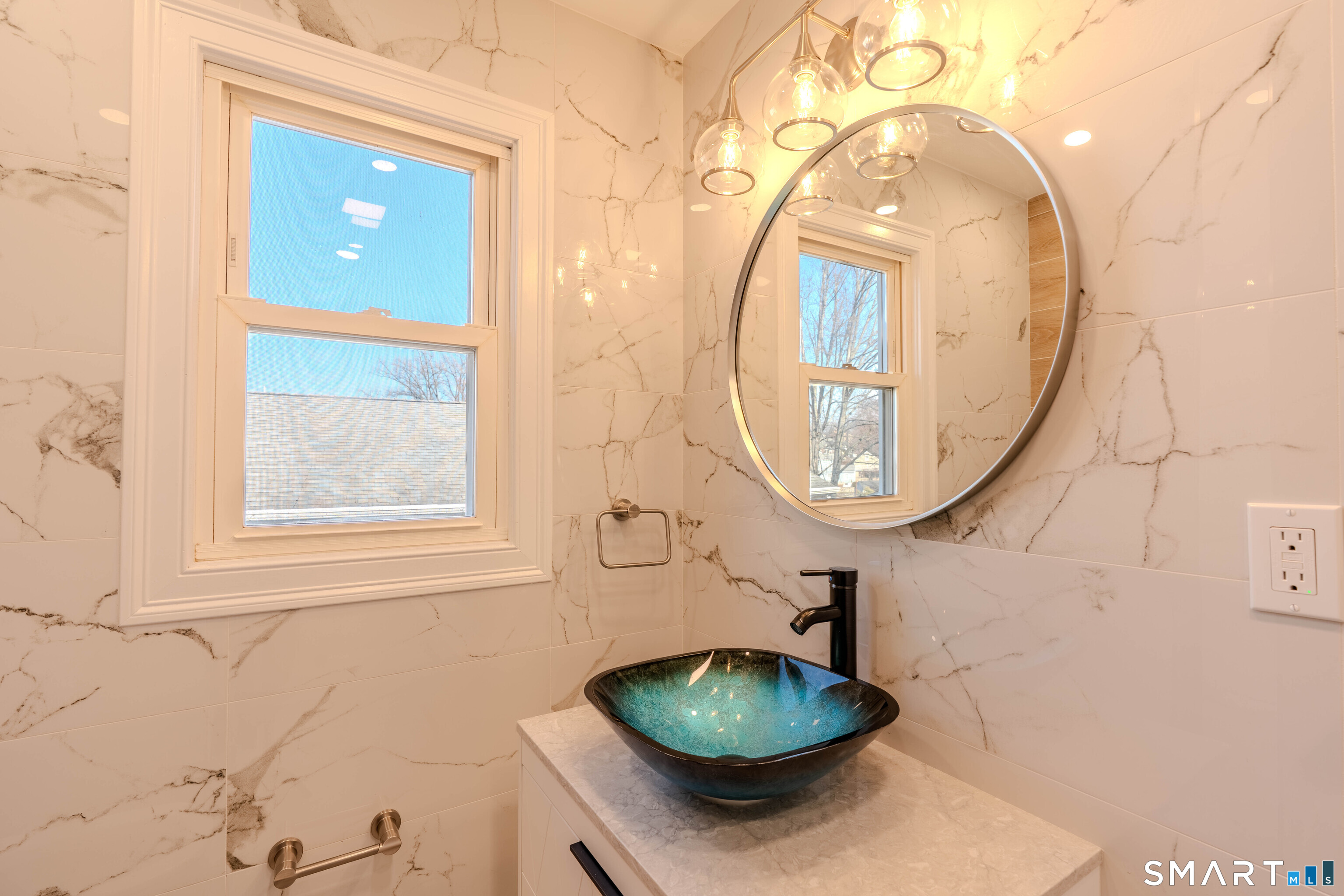 4 Robins Square East