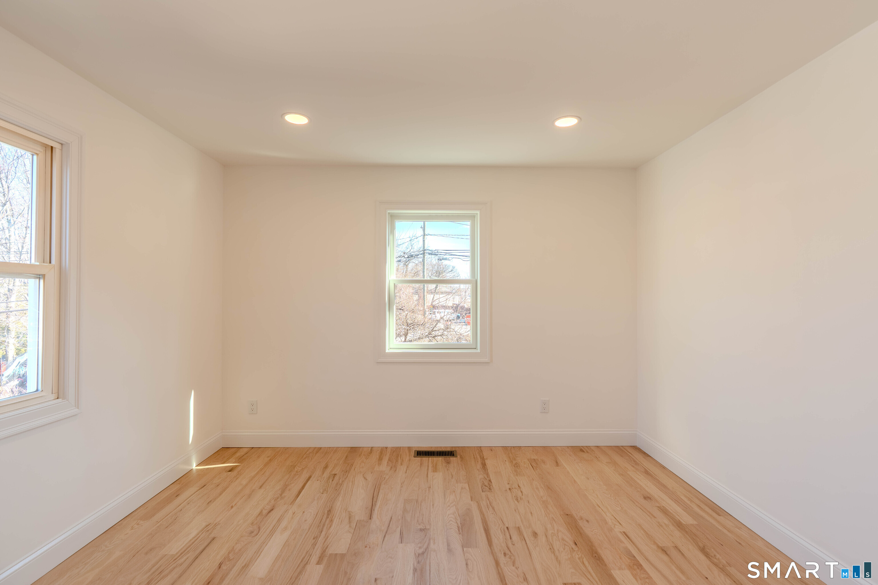 4 Robins Square East