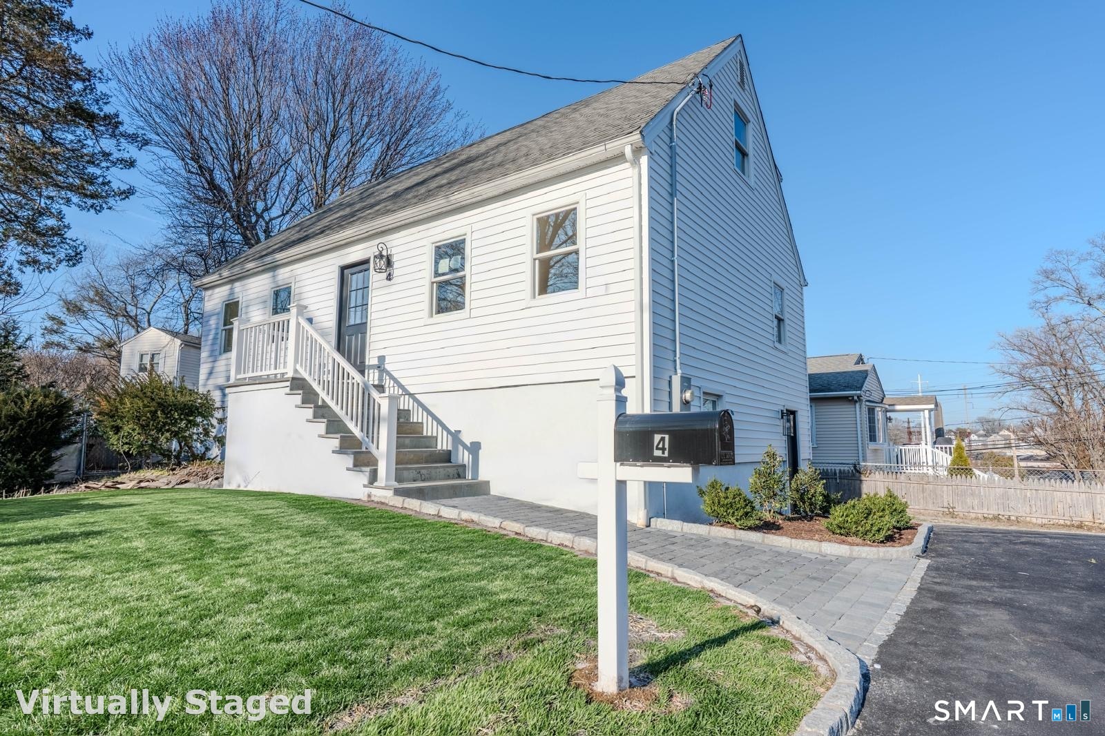 4 Robins Square East