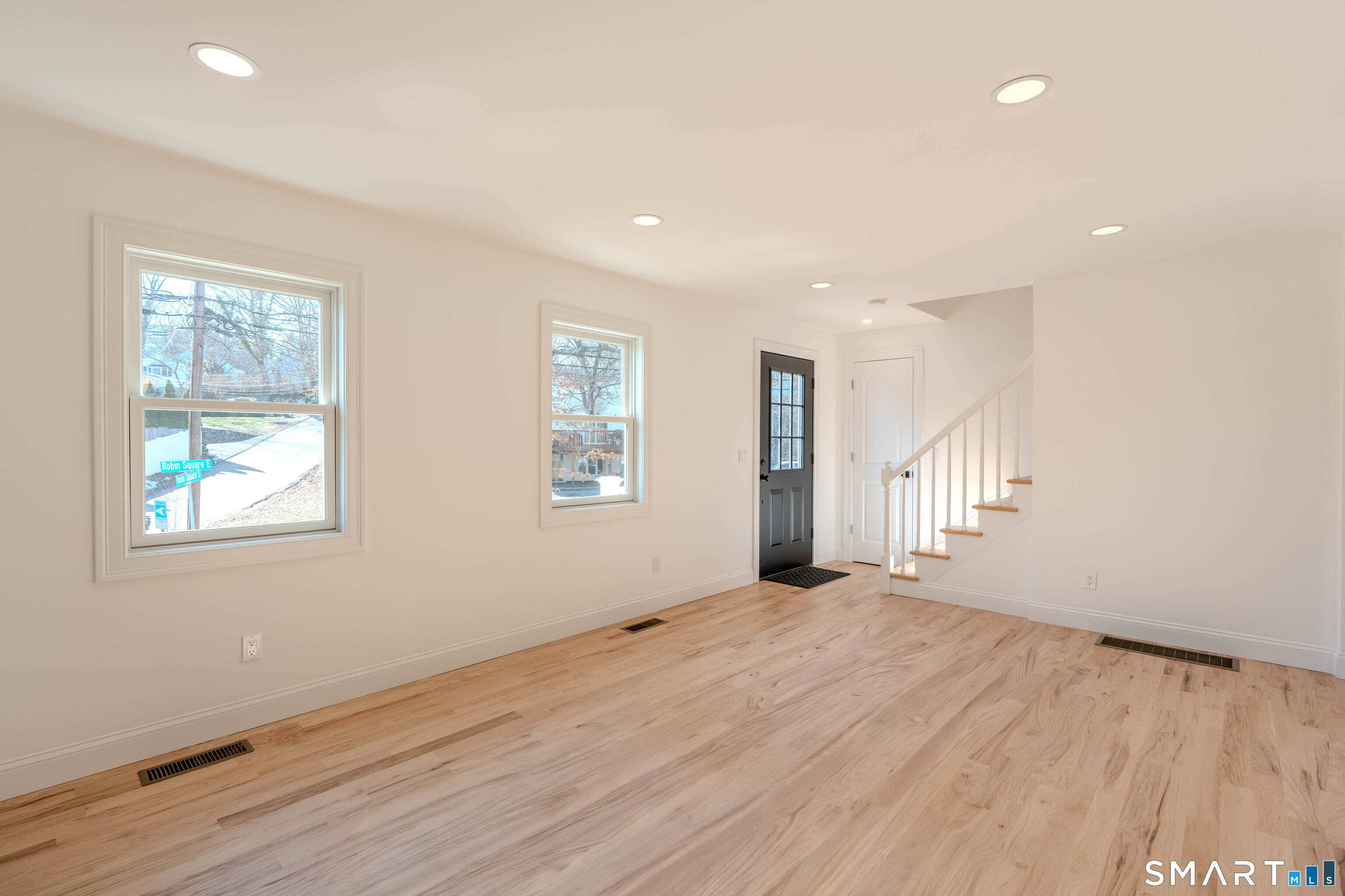 4 Robins Square East