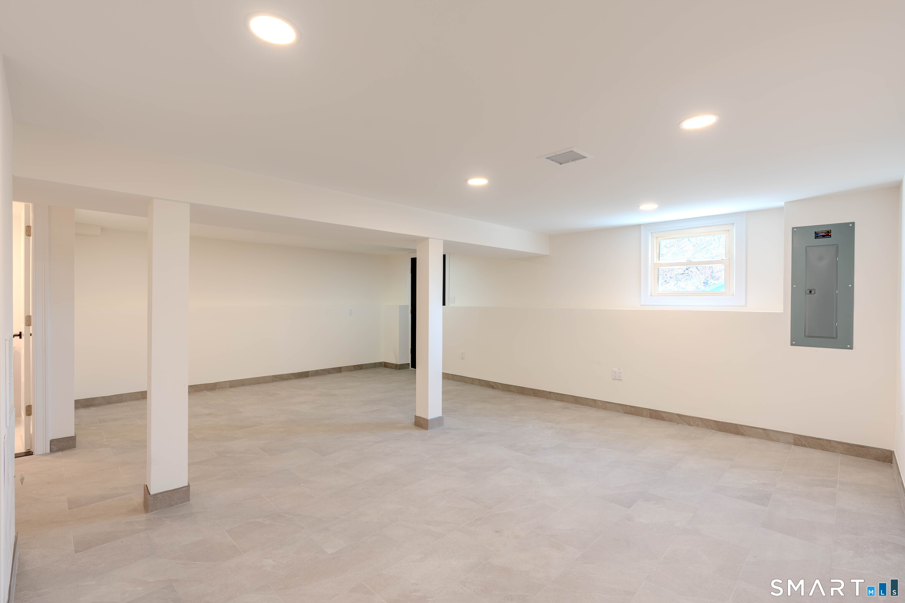 4 Robins Square East