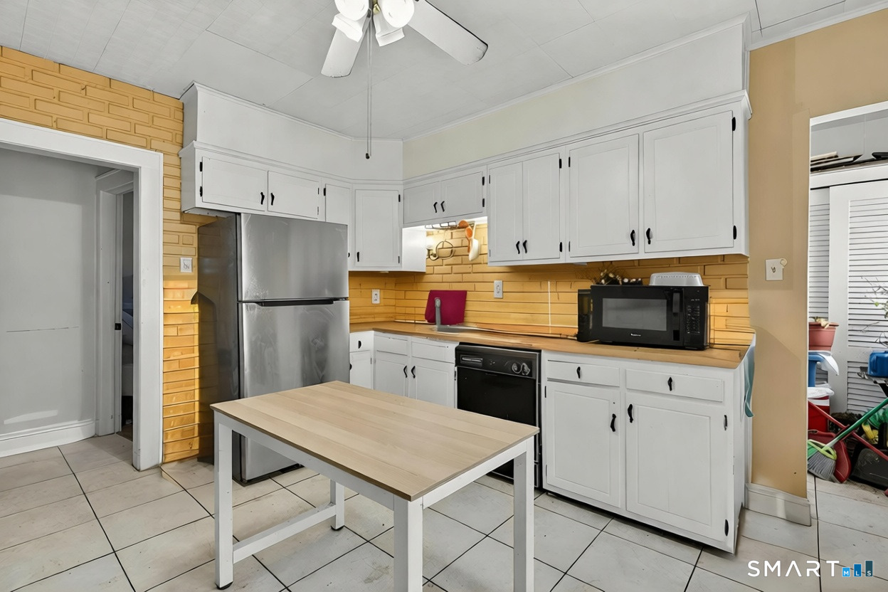 1440 Wood Avenue 1st Floor