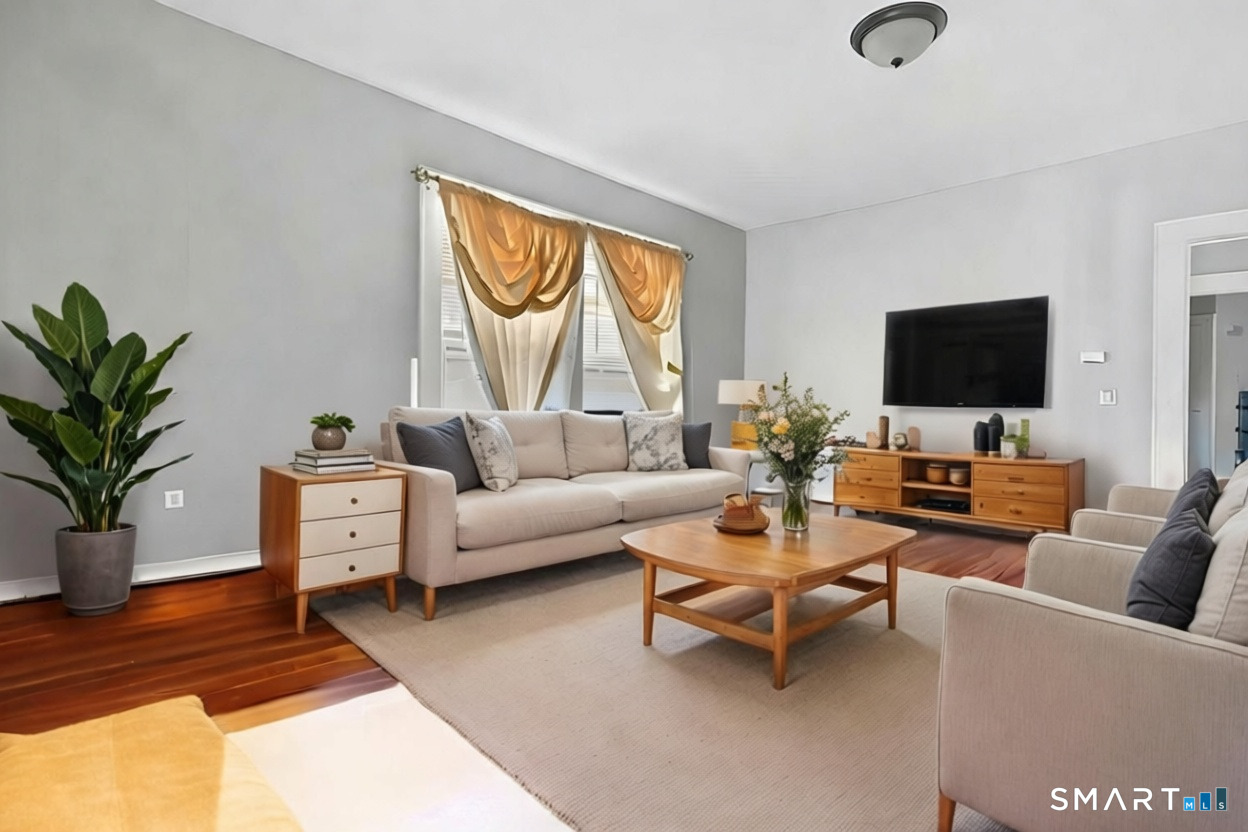 1440 Wood Avenue 1st Floor