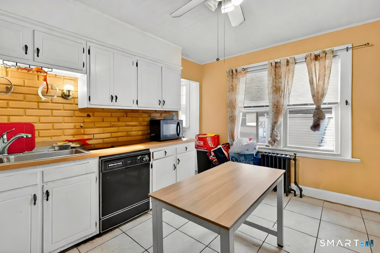 1440 Wood Avenue 1st Floor