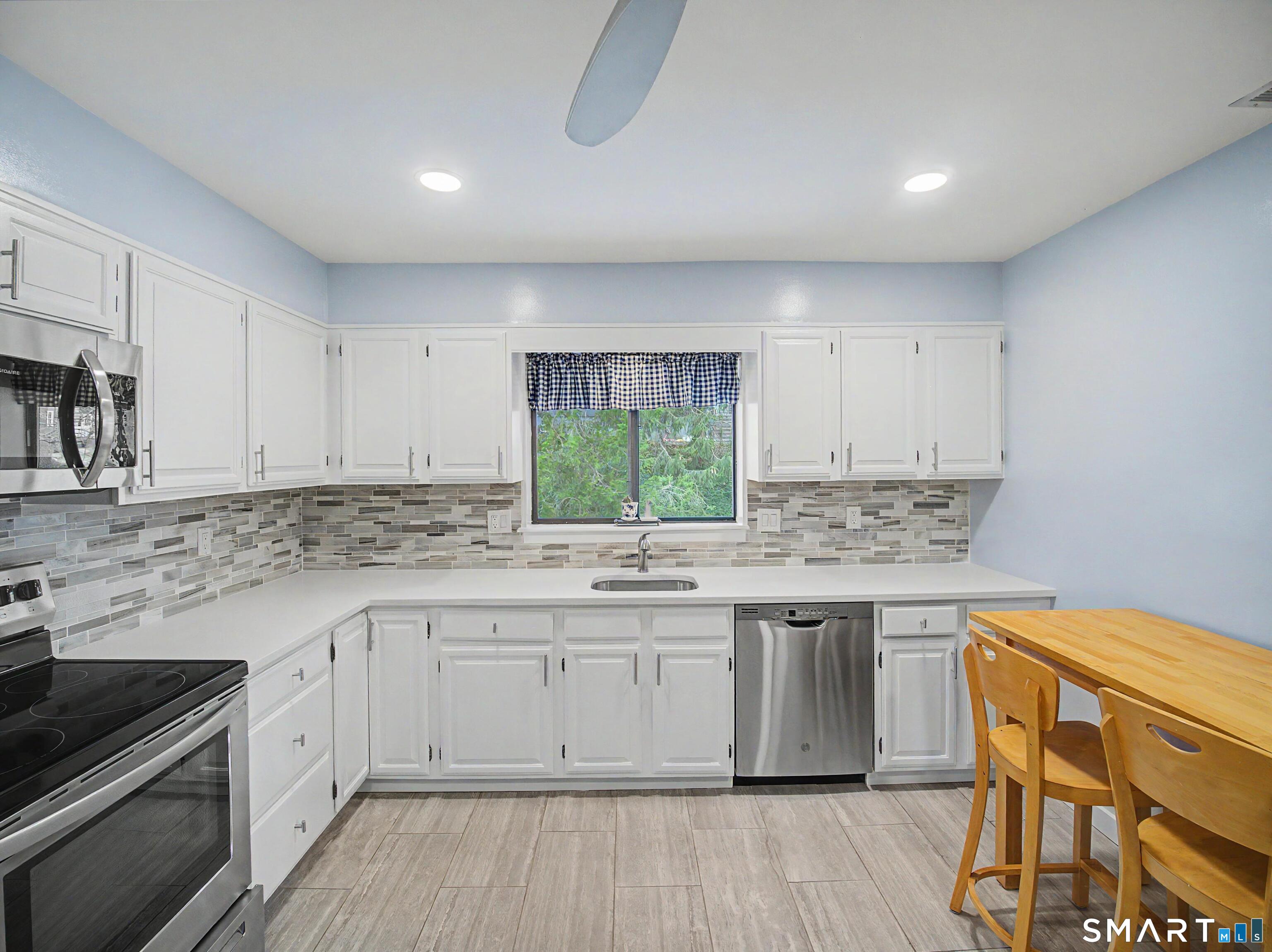 300 Flax Hill Road 3