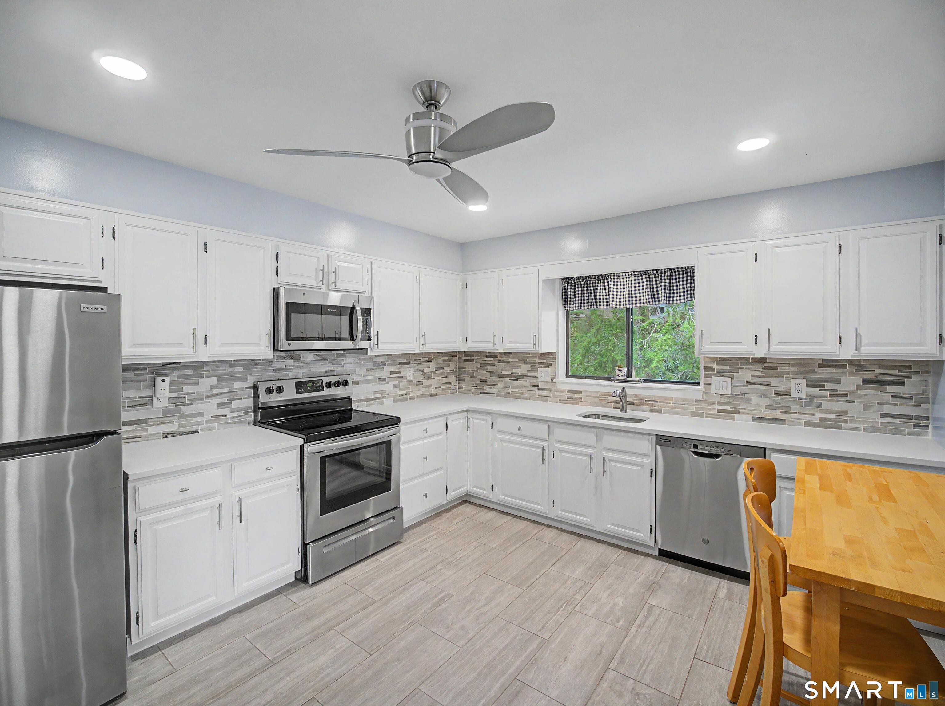 300 Flax Hill Road 3