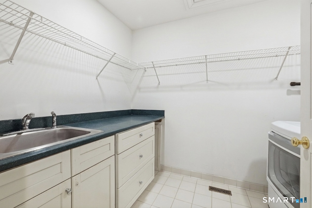 18 West Haviland Lane B