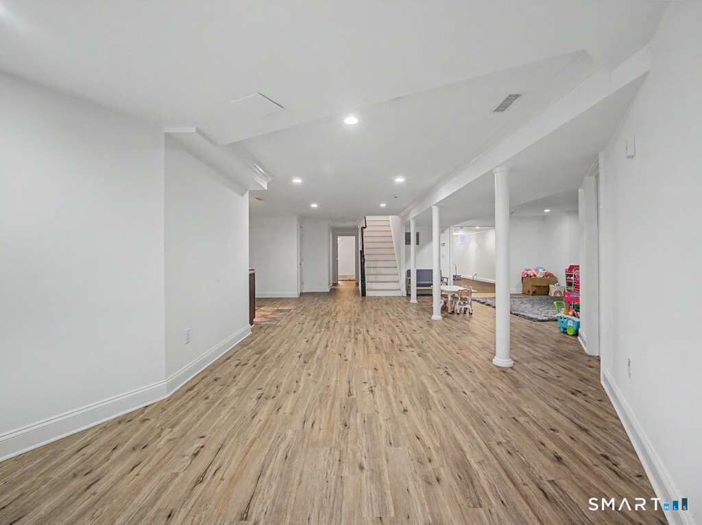 125 Skunk Lane