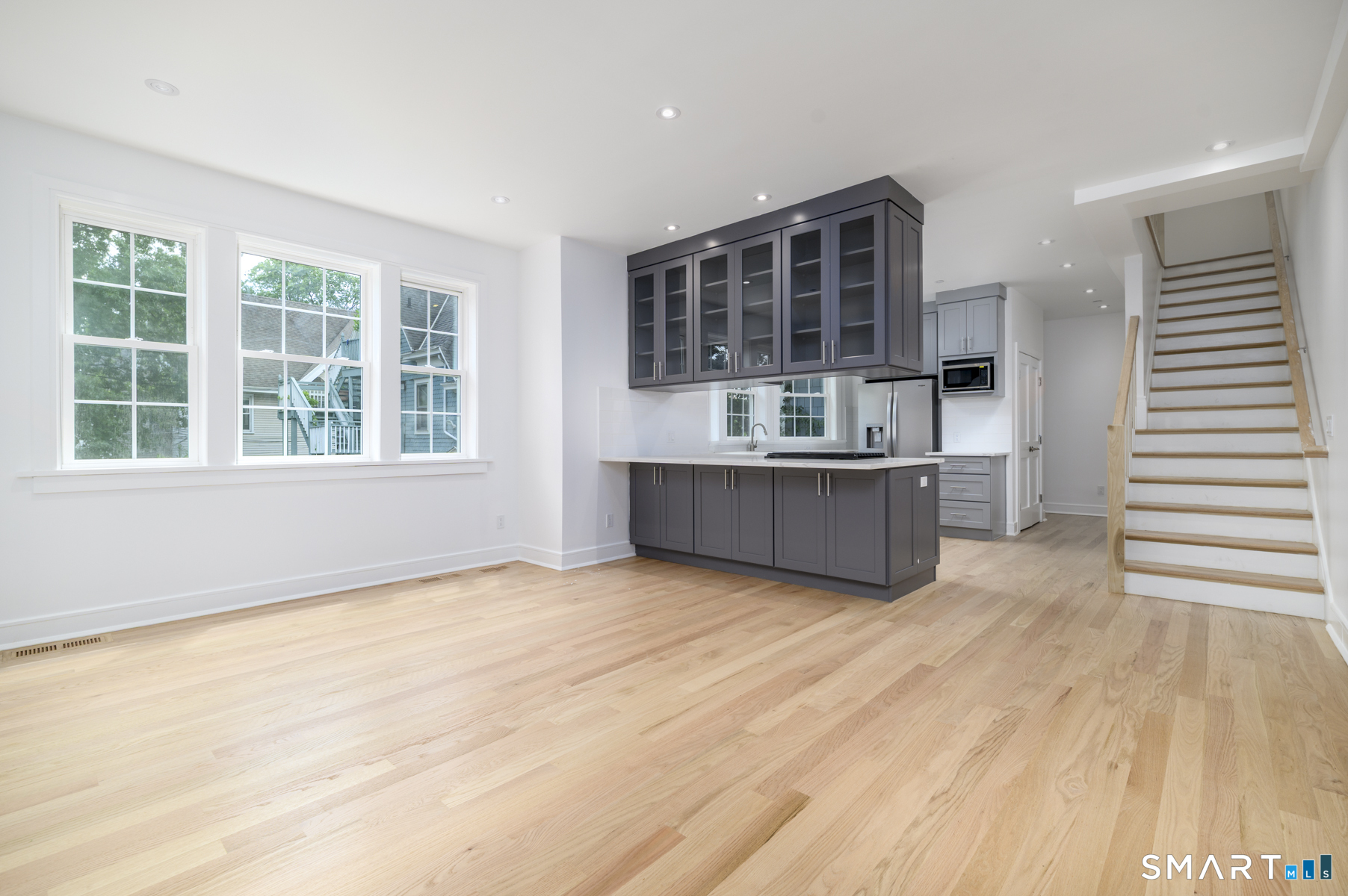 1911 Summer Street Unit: 2