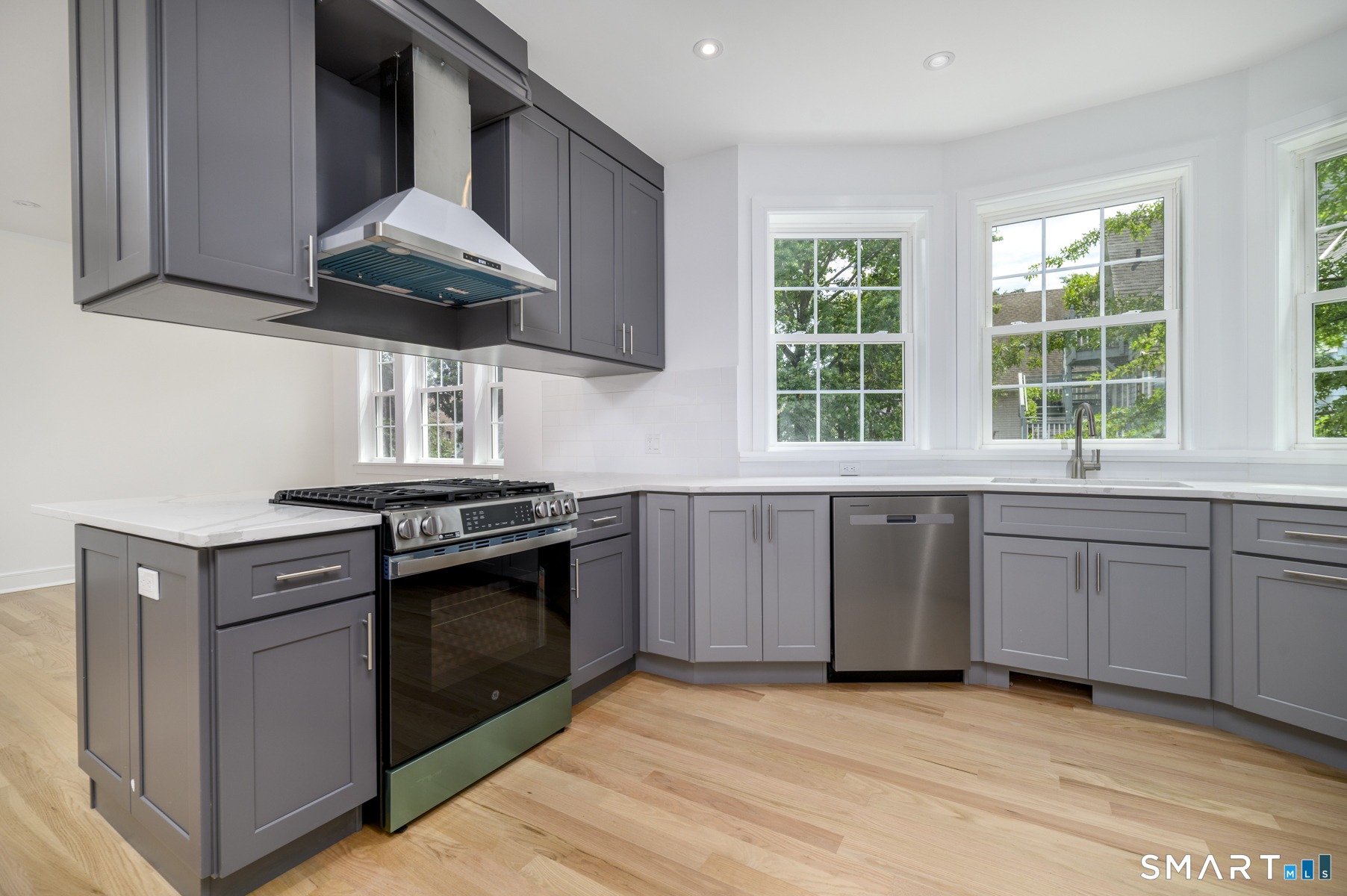 1911 Summer Street Unit: 2