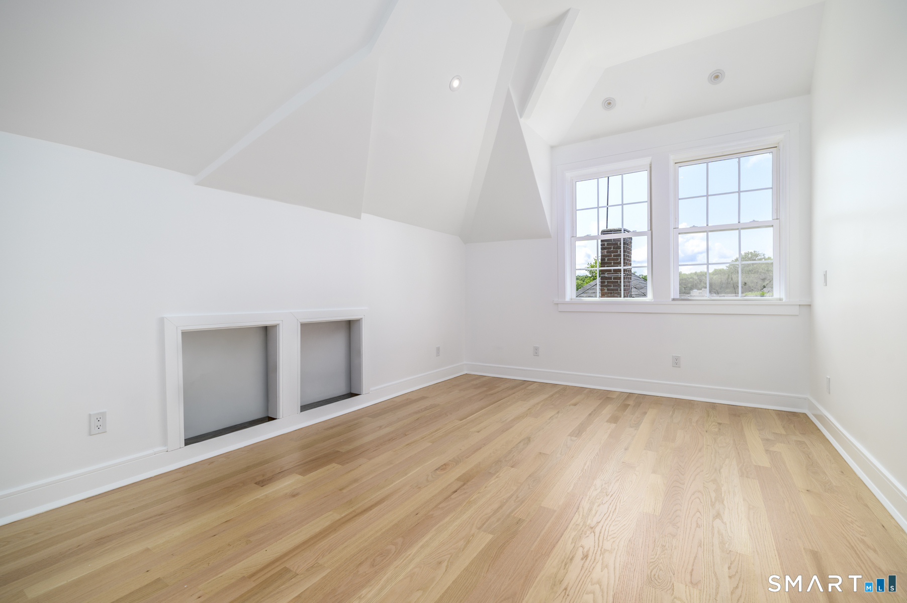 1911 Summer Street Unit: 2
