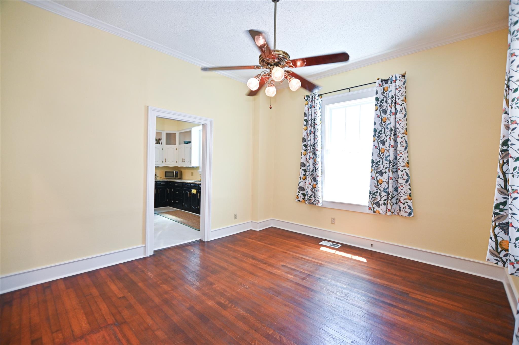 4009 Avenue O Unit: Front