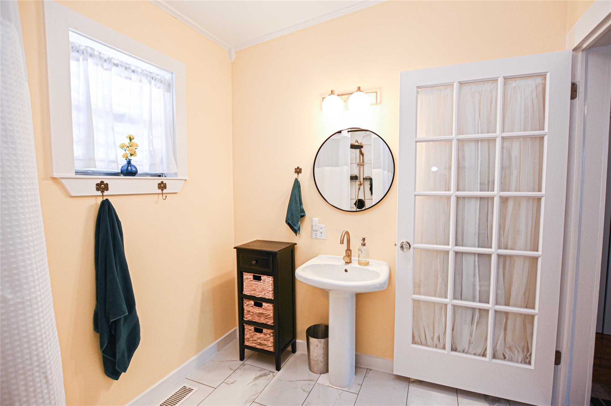 4009 Avenue O Unit: Front