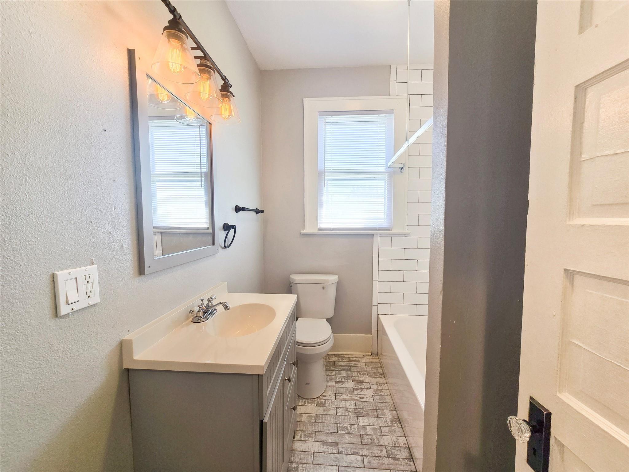 4302 Avenue Q 1/2