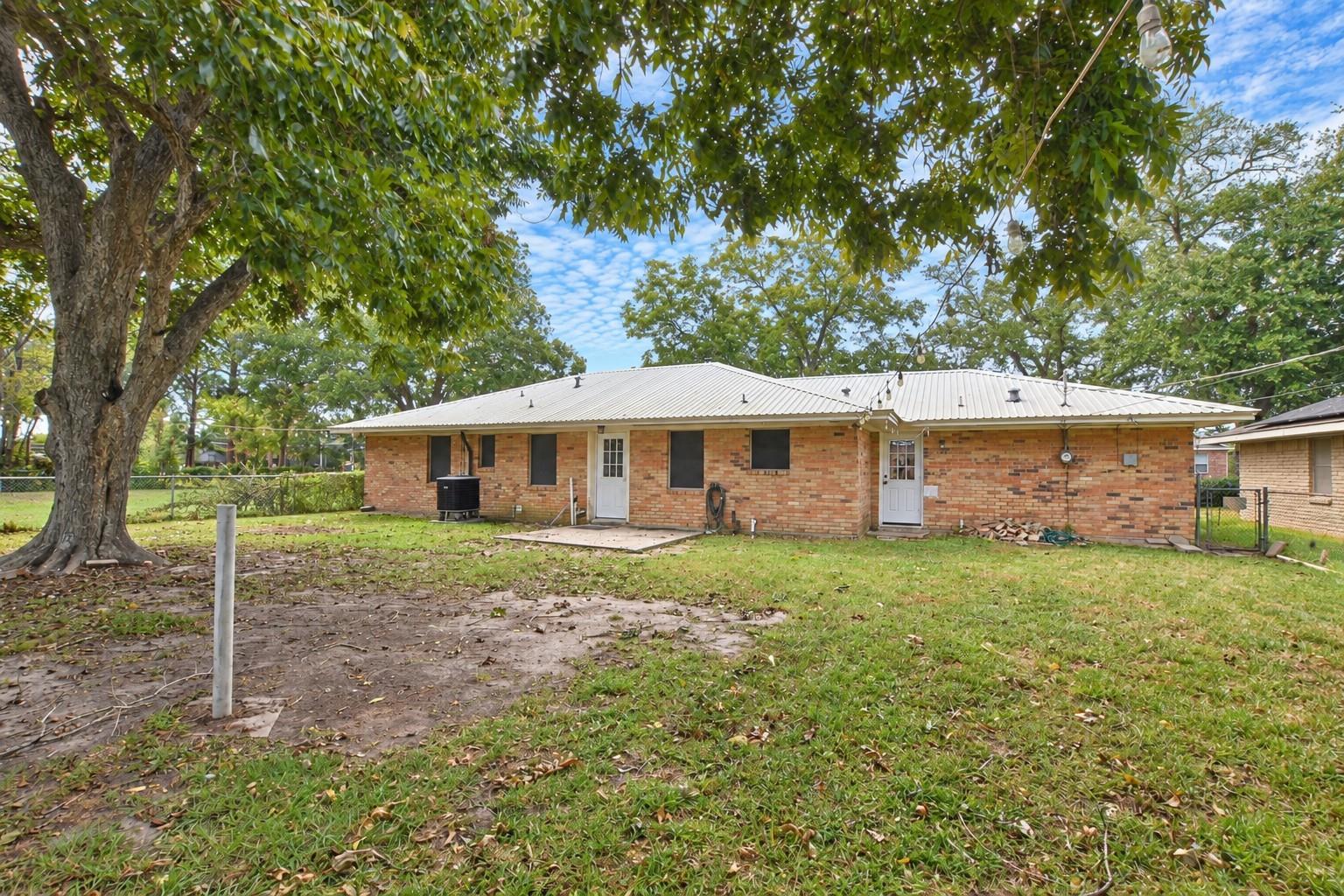 102 S Noble Road
