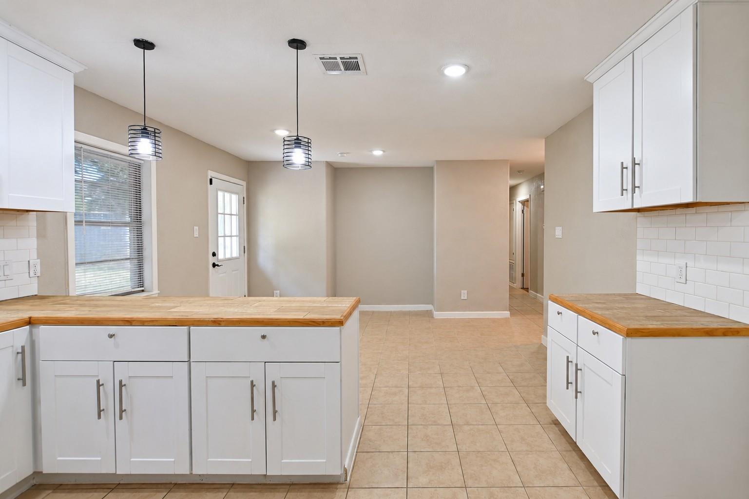 102 S Noble Road