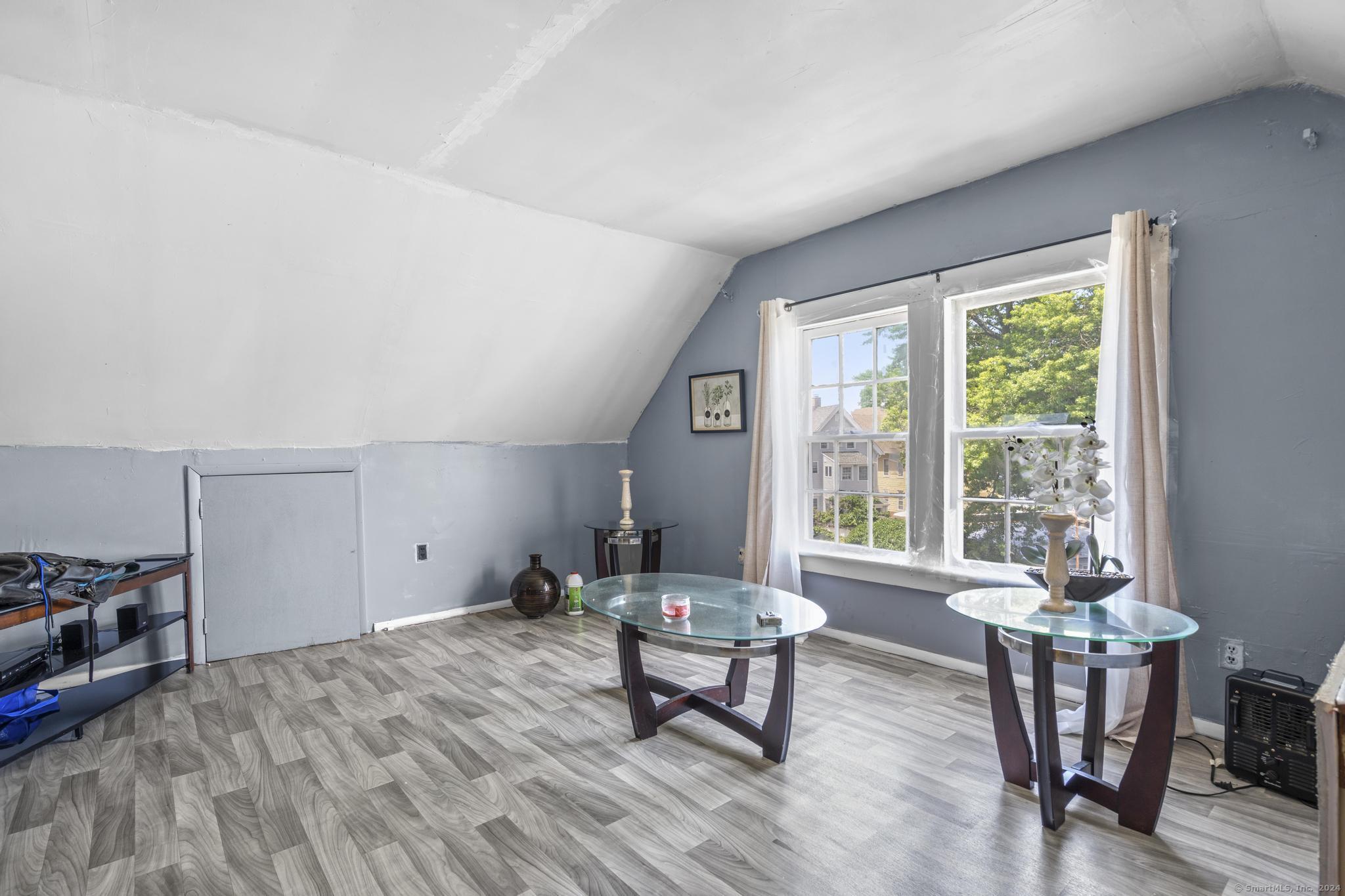 374-376 Laurel Avenue