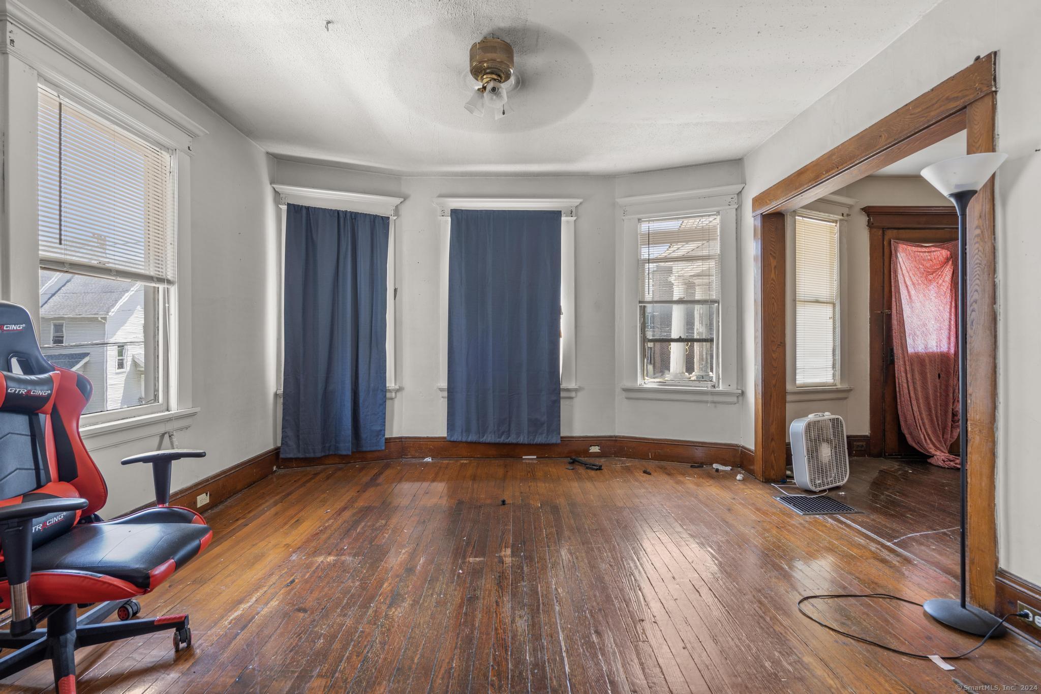 374-376 Laurel Avenue