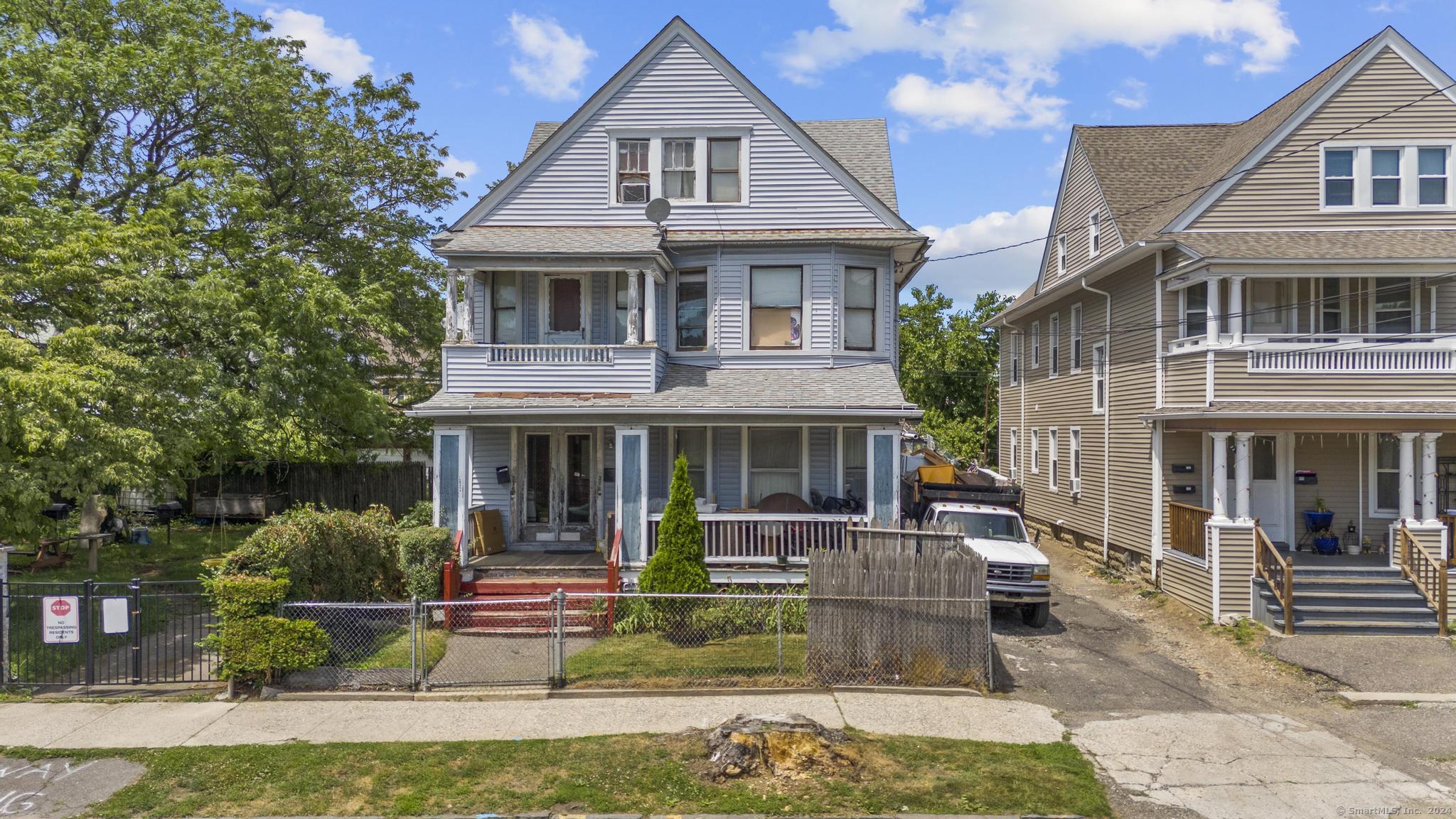 374-376 Laurel Avenue