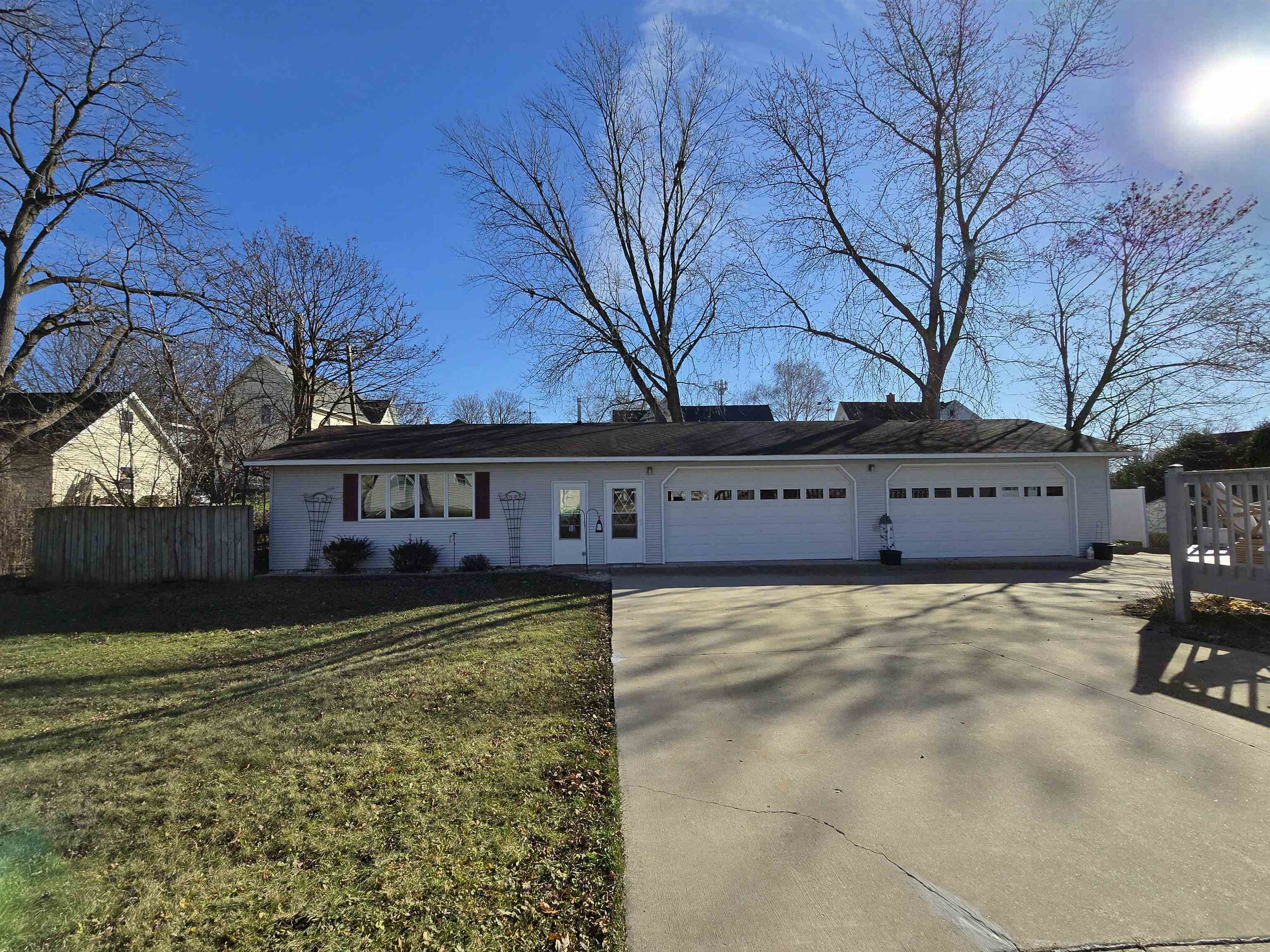 439-441 S Dickason Boulevard
