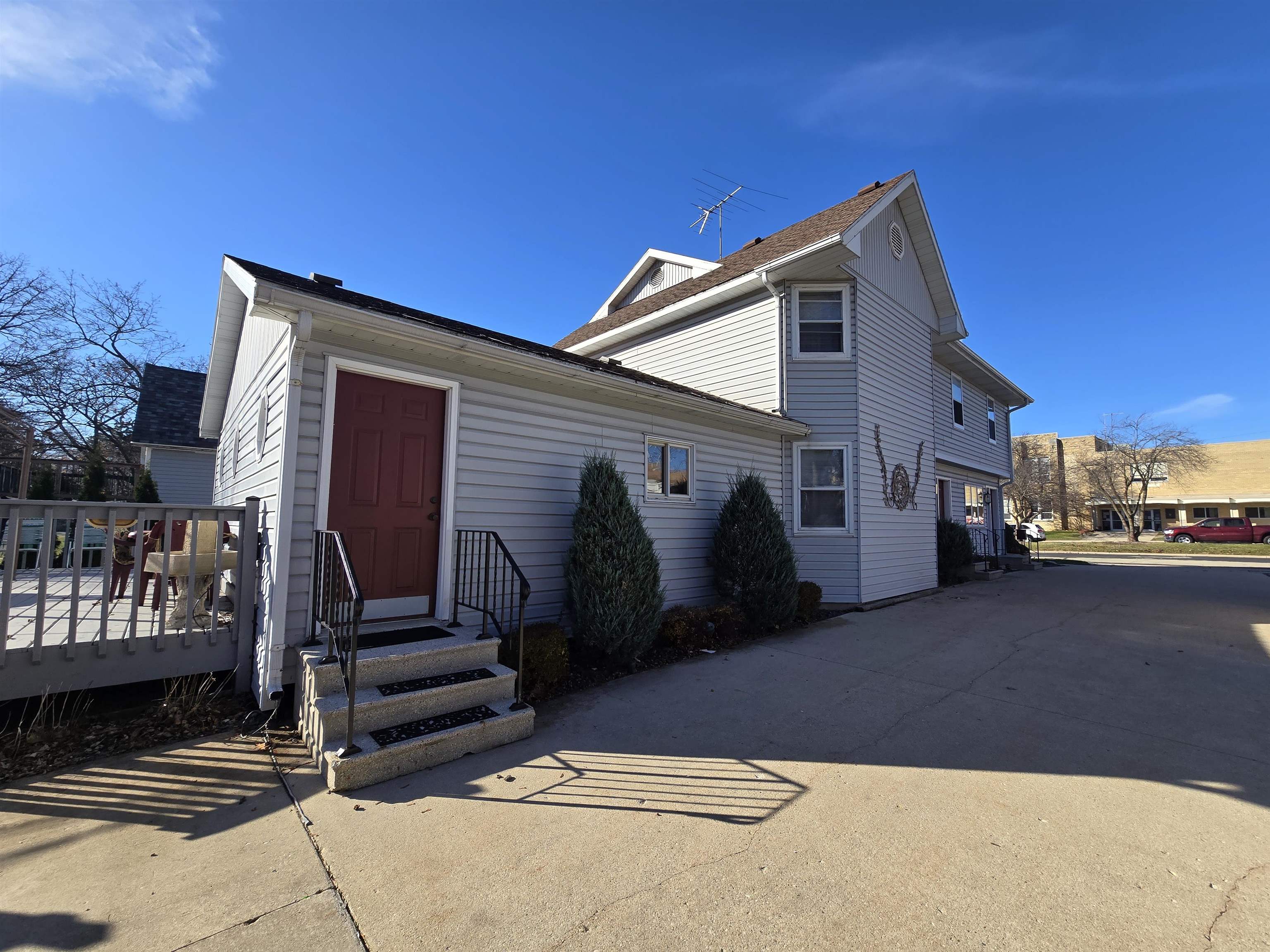 439-441 S Dickason Boulevard