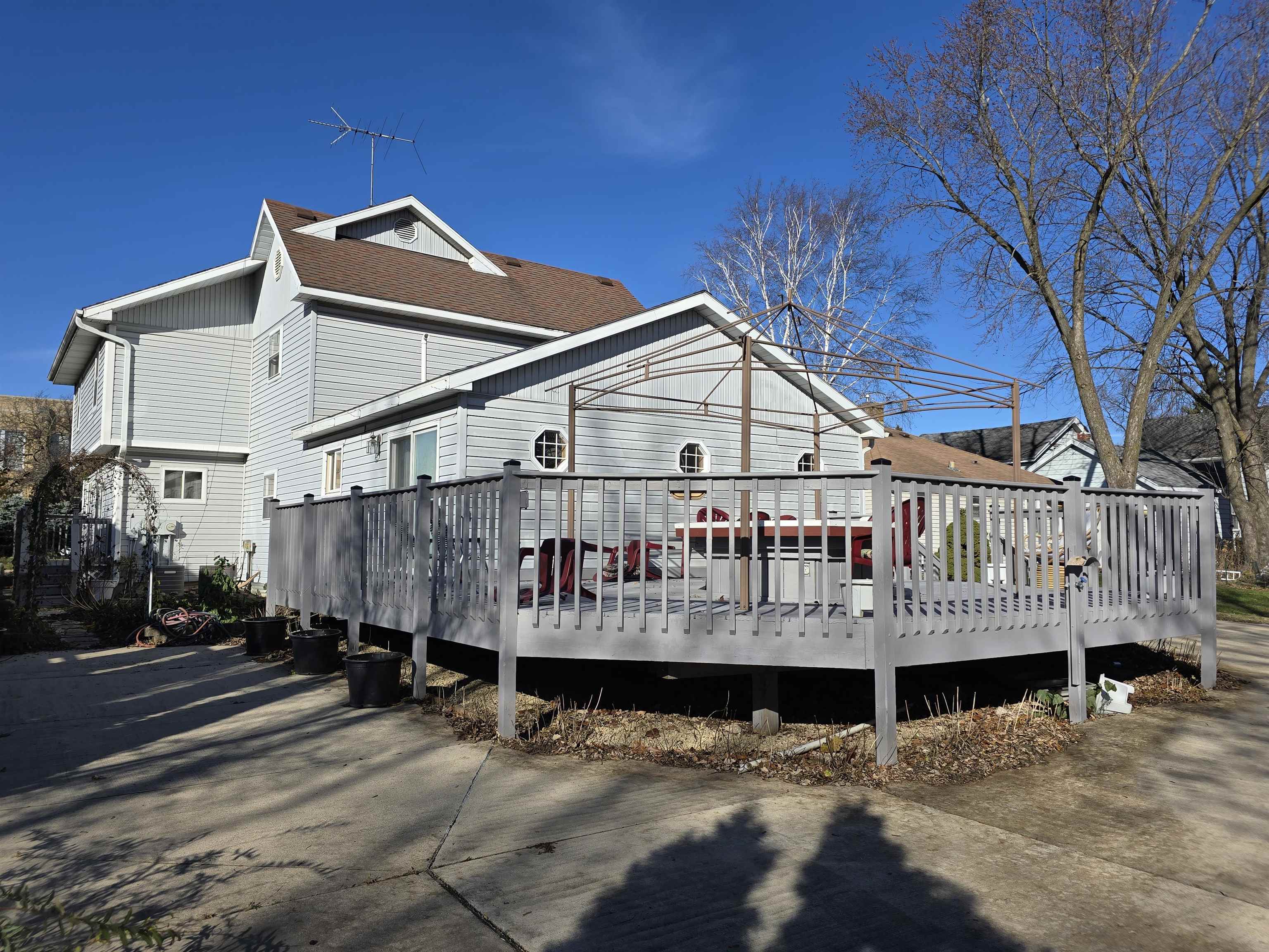 439-441 S Dickason Boulevard
