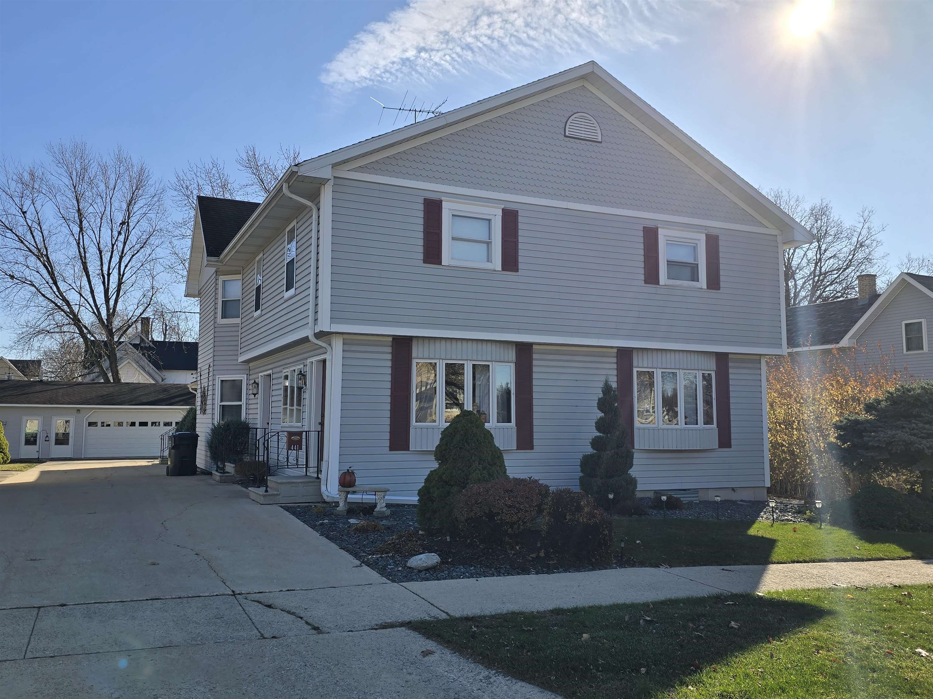 439-441 S Dickason Boulevard