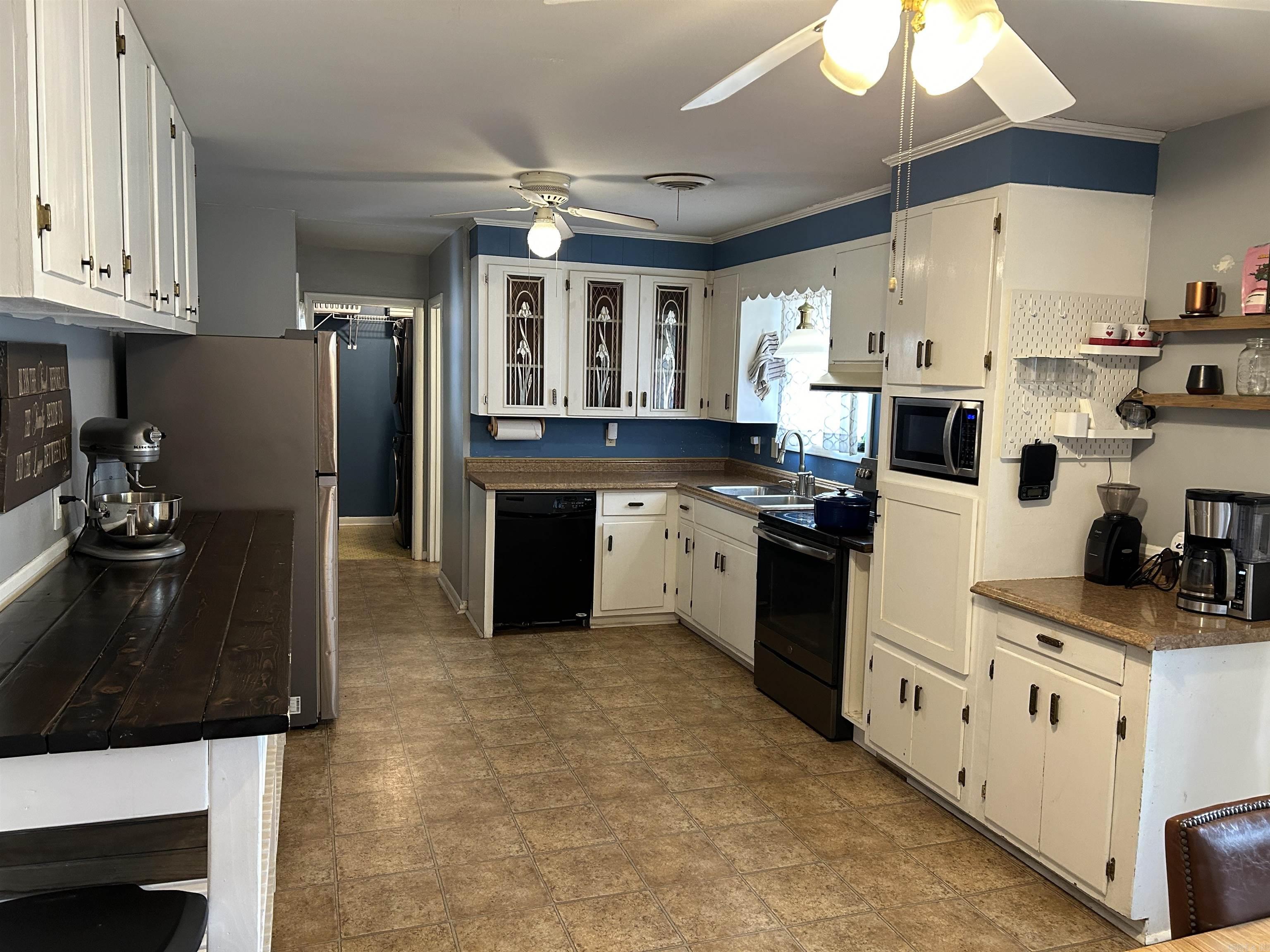19 Meadowbrook Drive