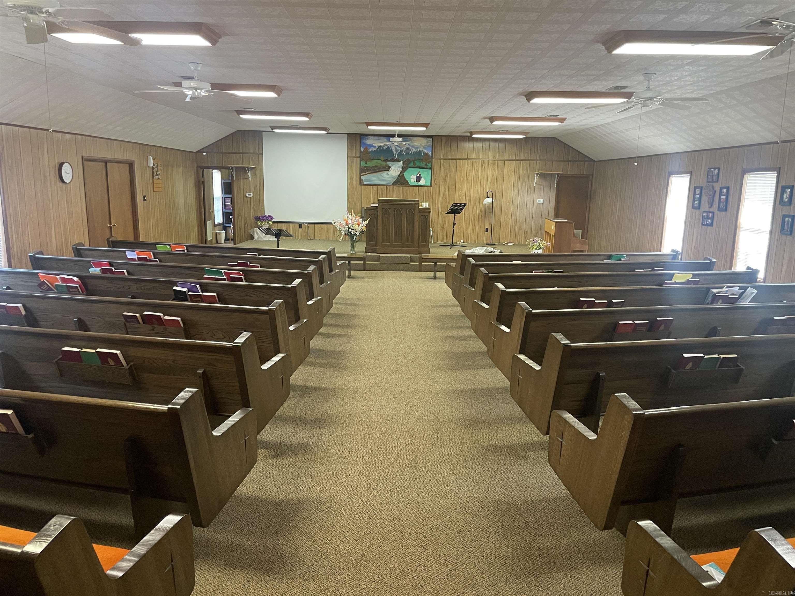 930 E Hwy 225