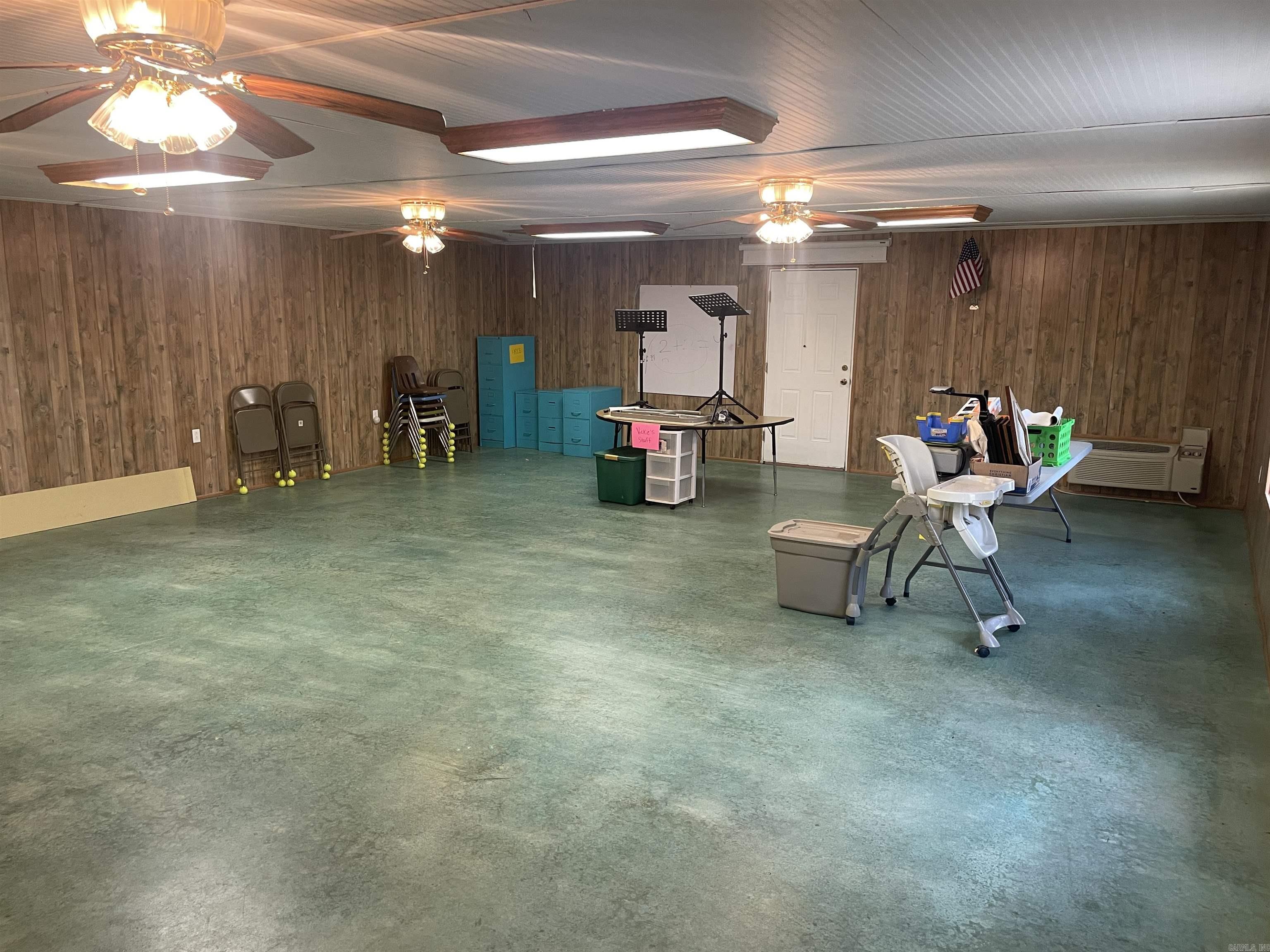 930 E Hwy 225