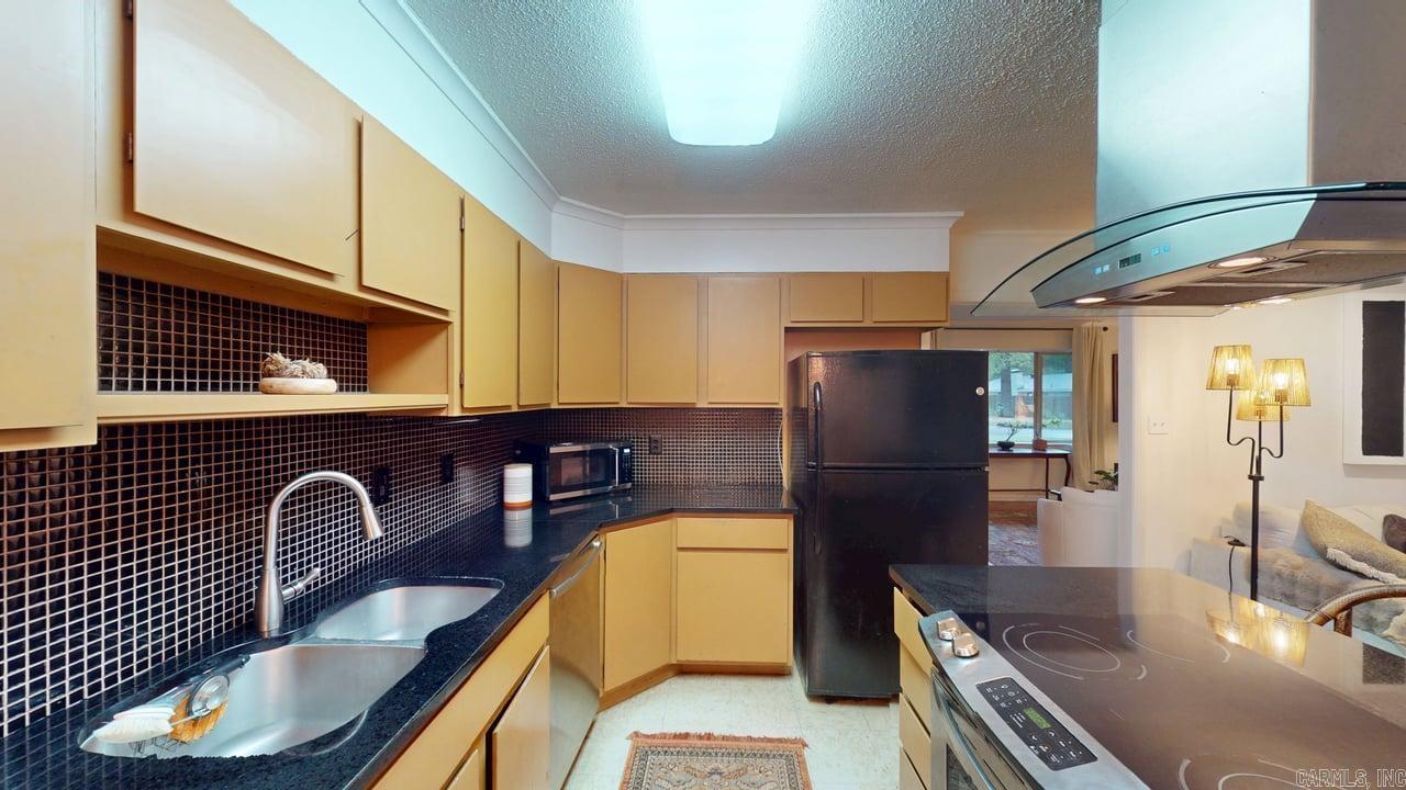 12 Oakdale Drive