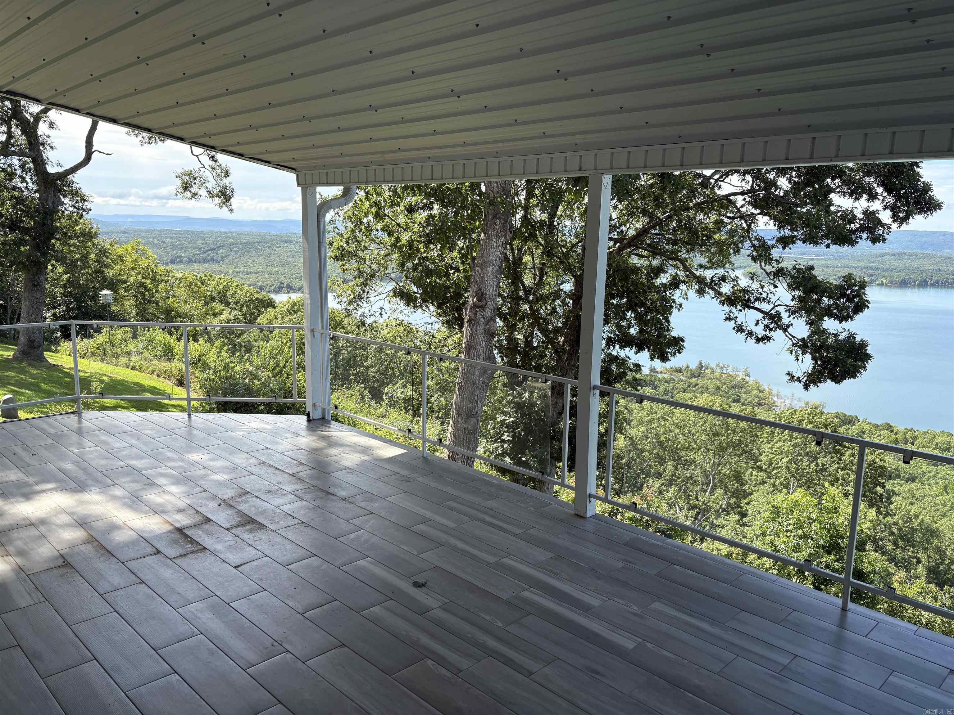690 Cliffview
