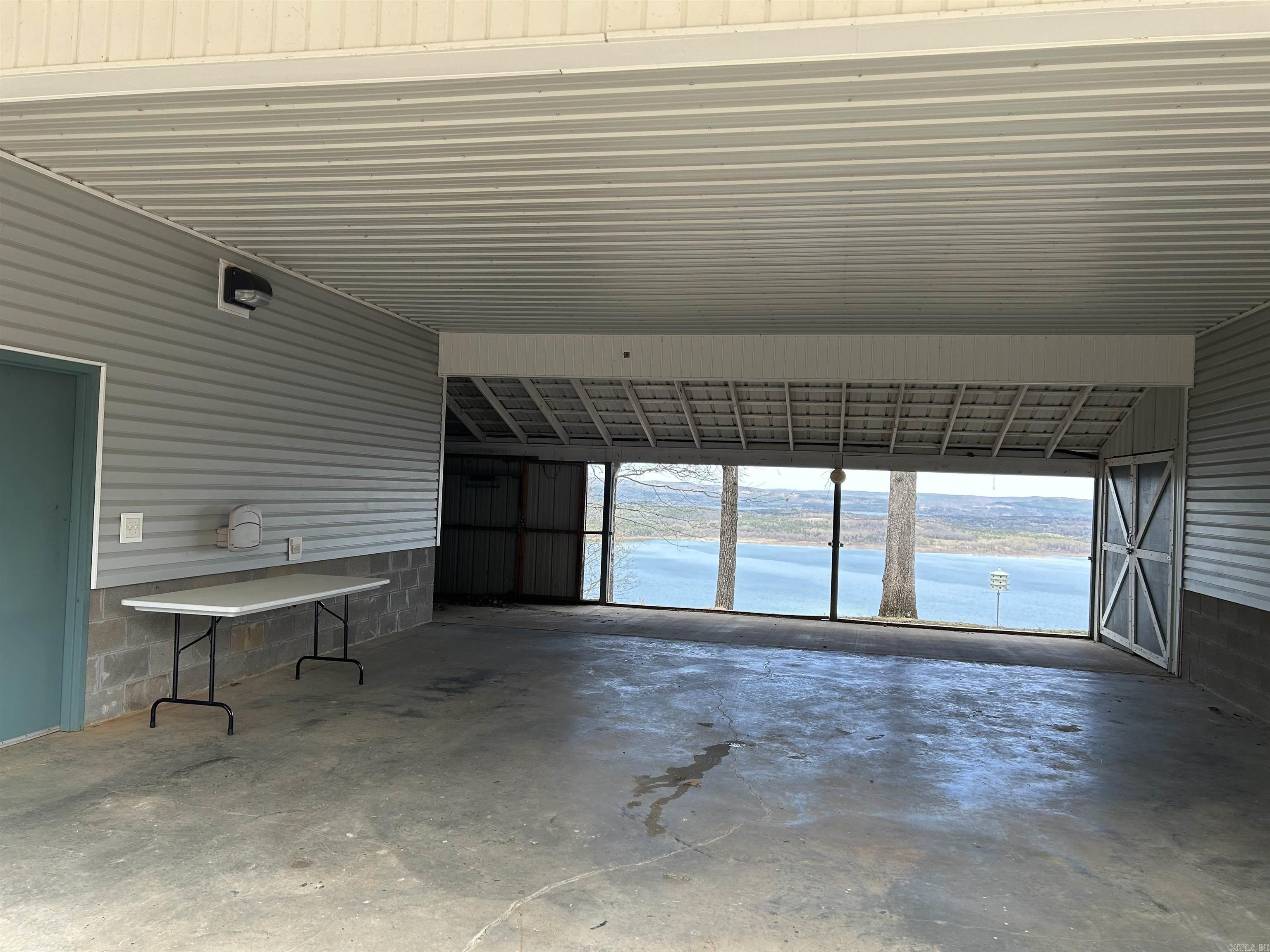 690 Cliffview
