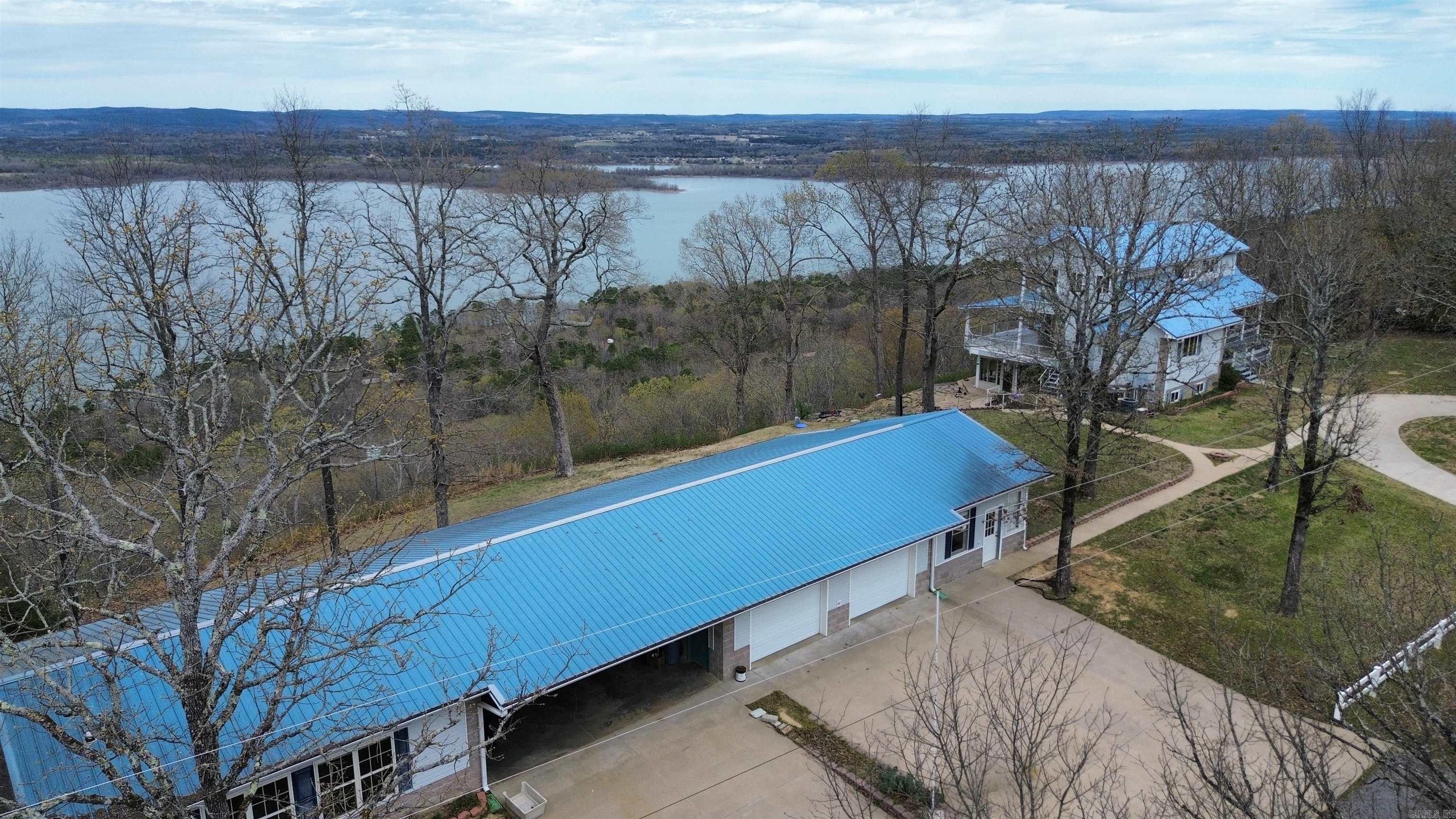 690 Cliffview