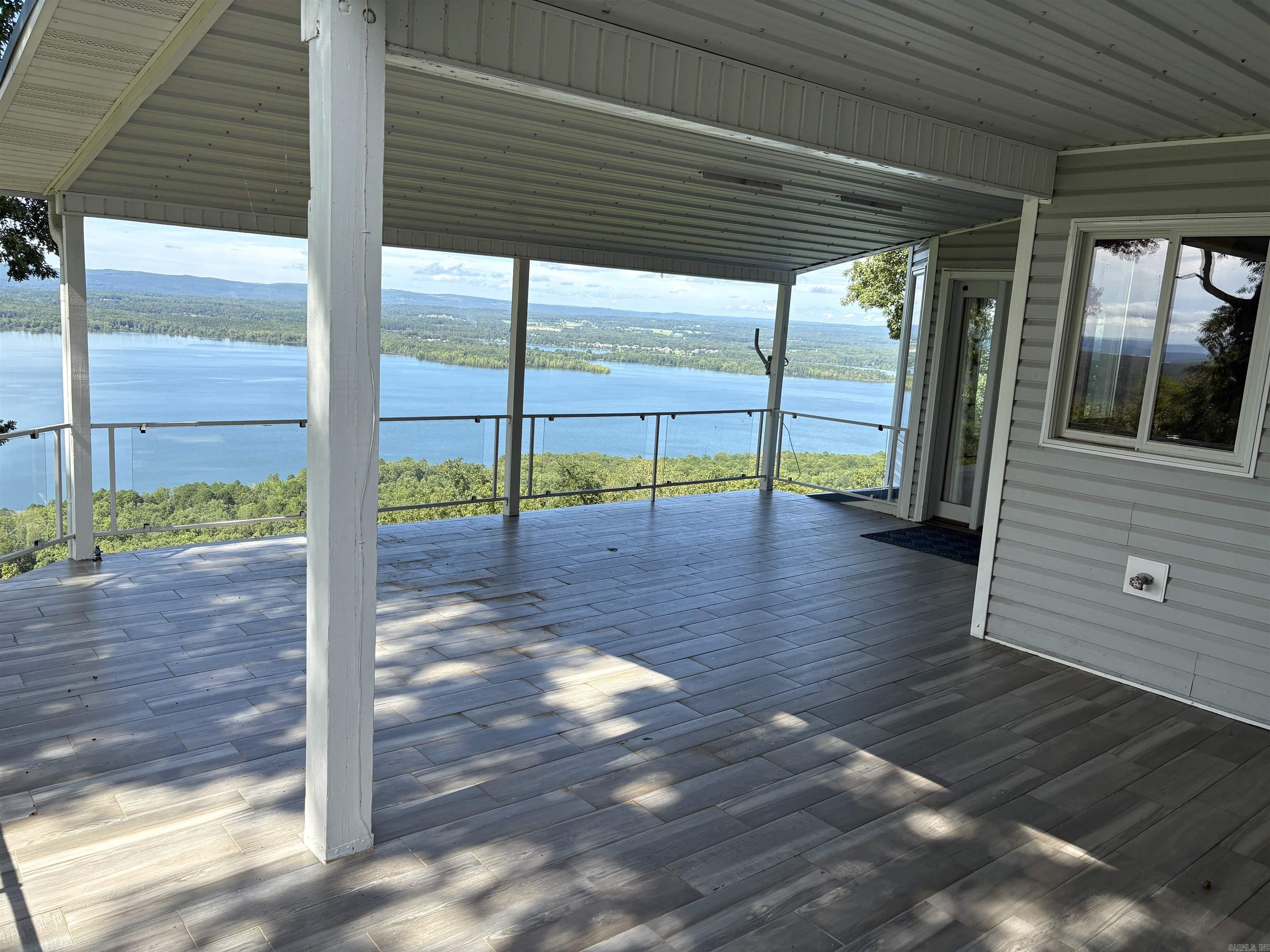 690 Cliffview