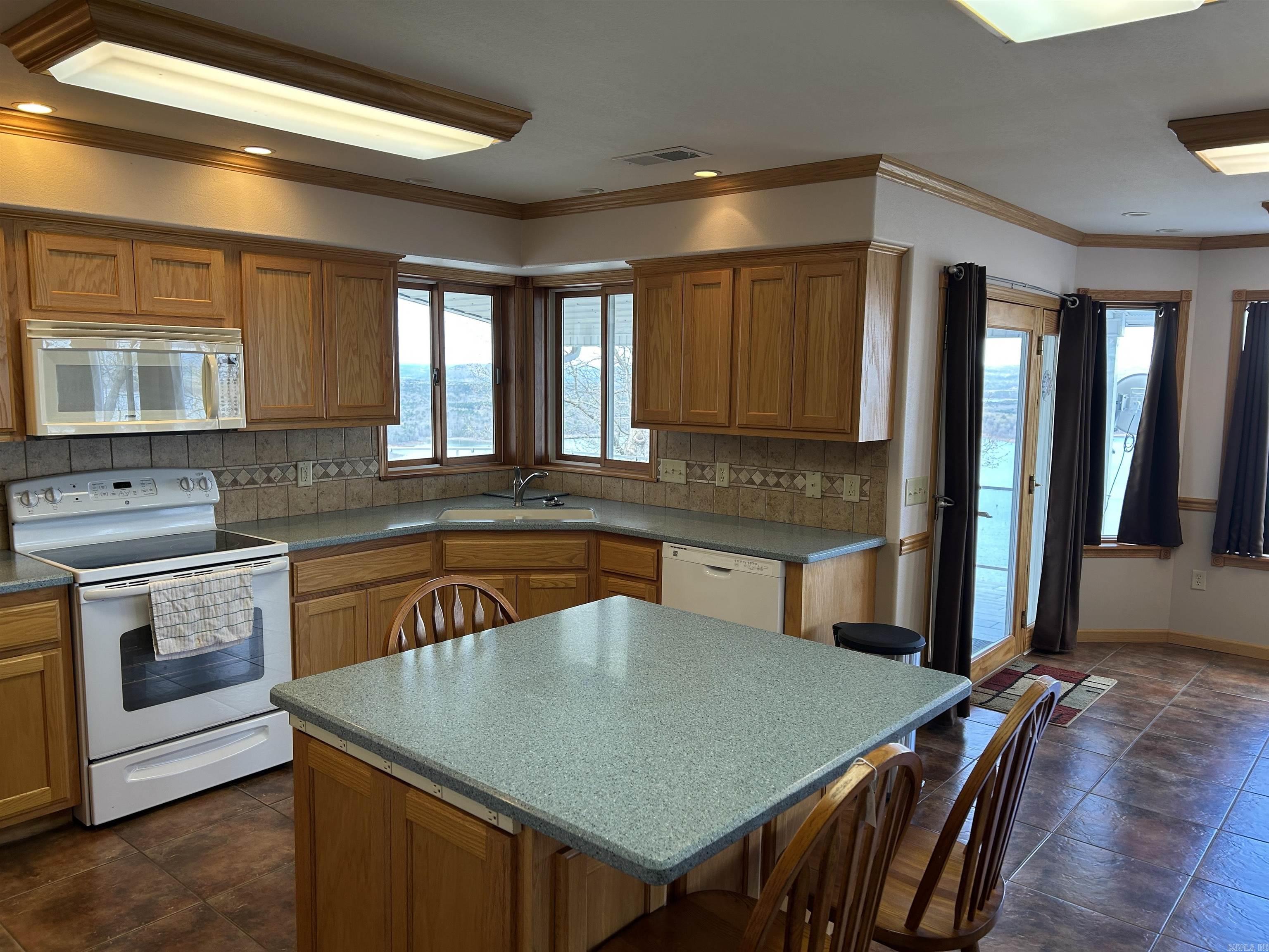 690 Cliffview