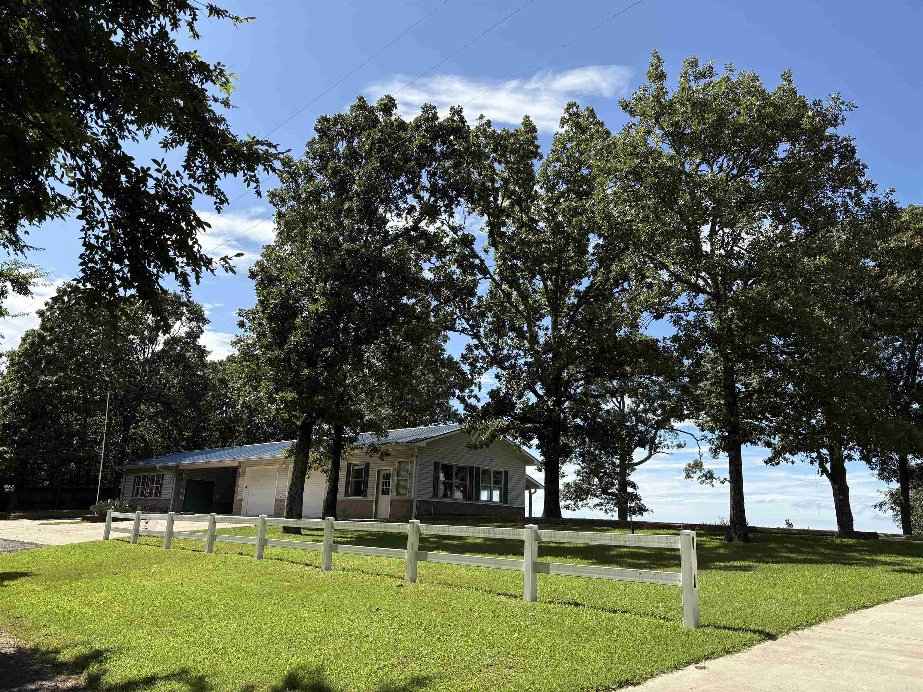 690 Cliffview