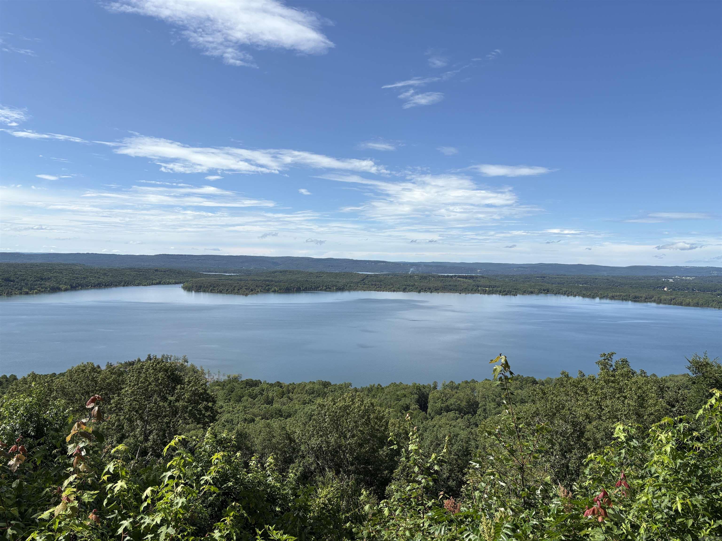 690 Cliffview