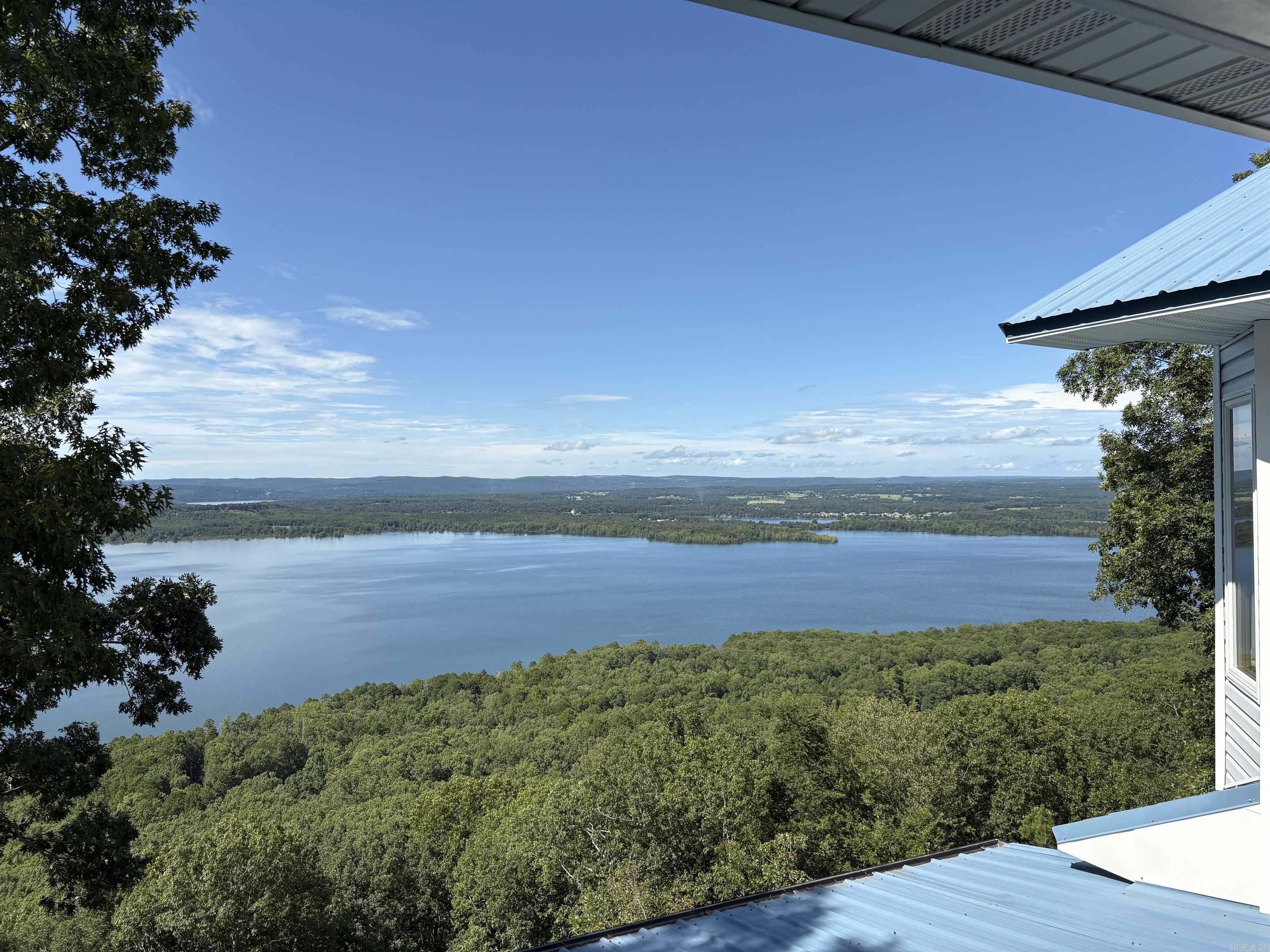 690 Cliffview