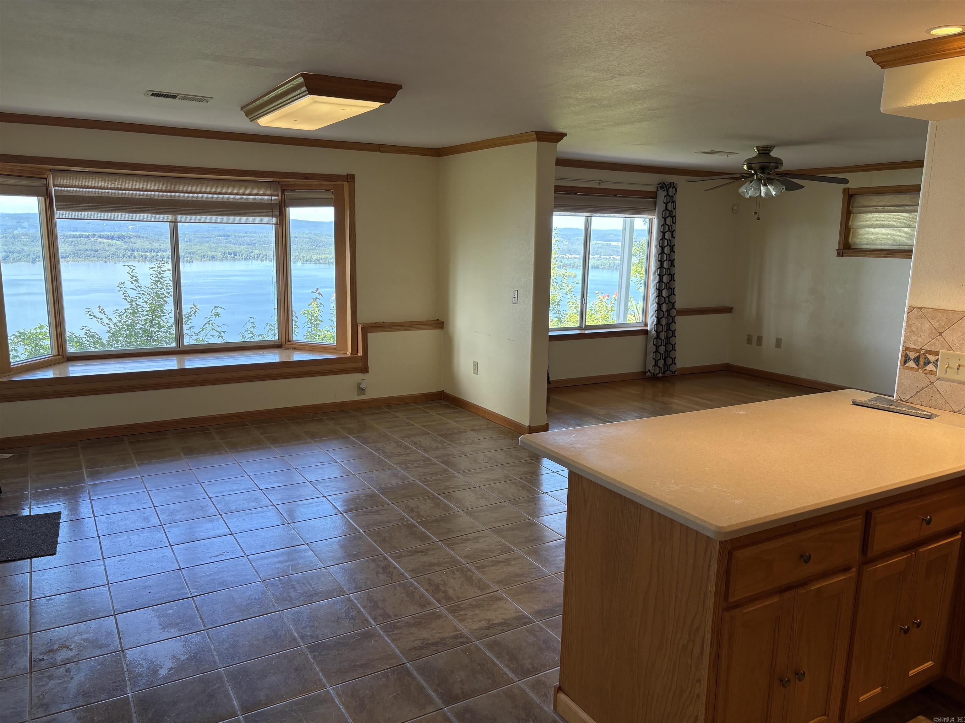 690 Cliffview