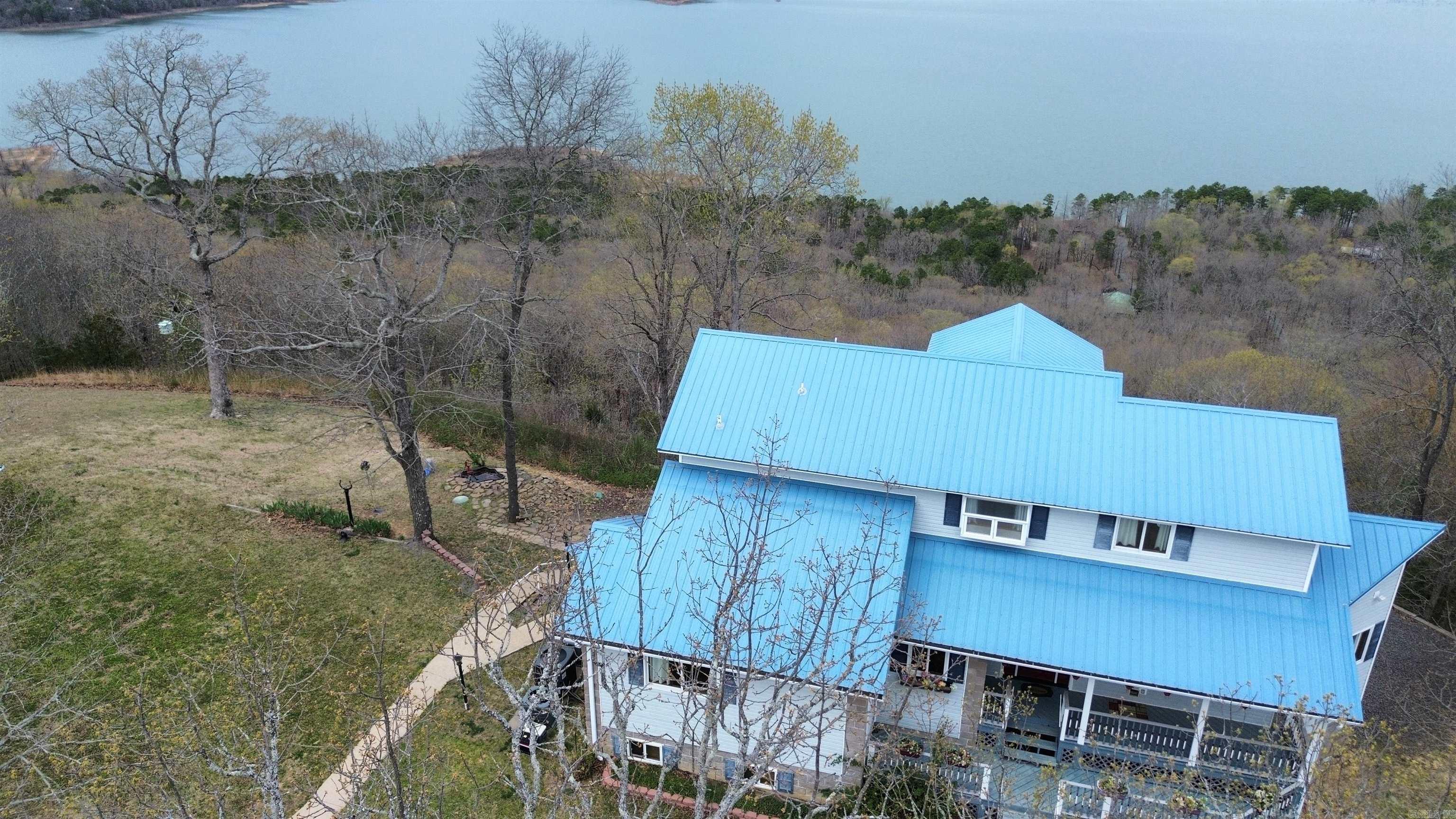 690 Cliffview