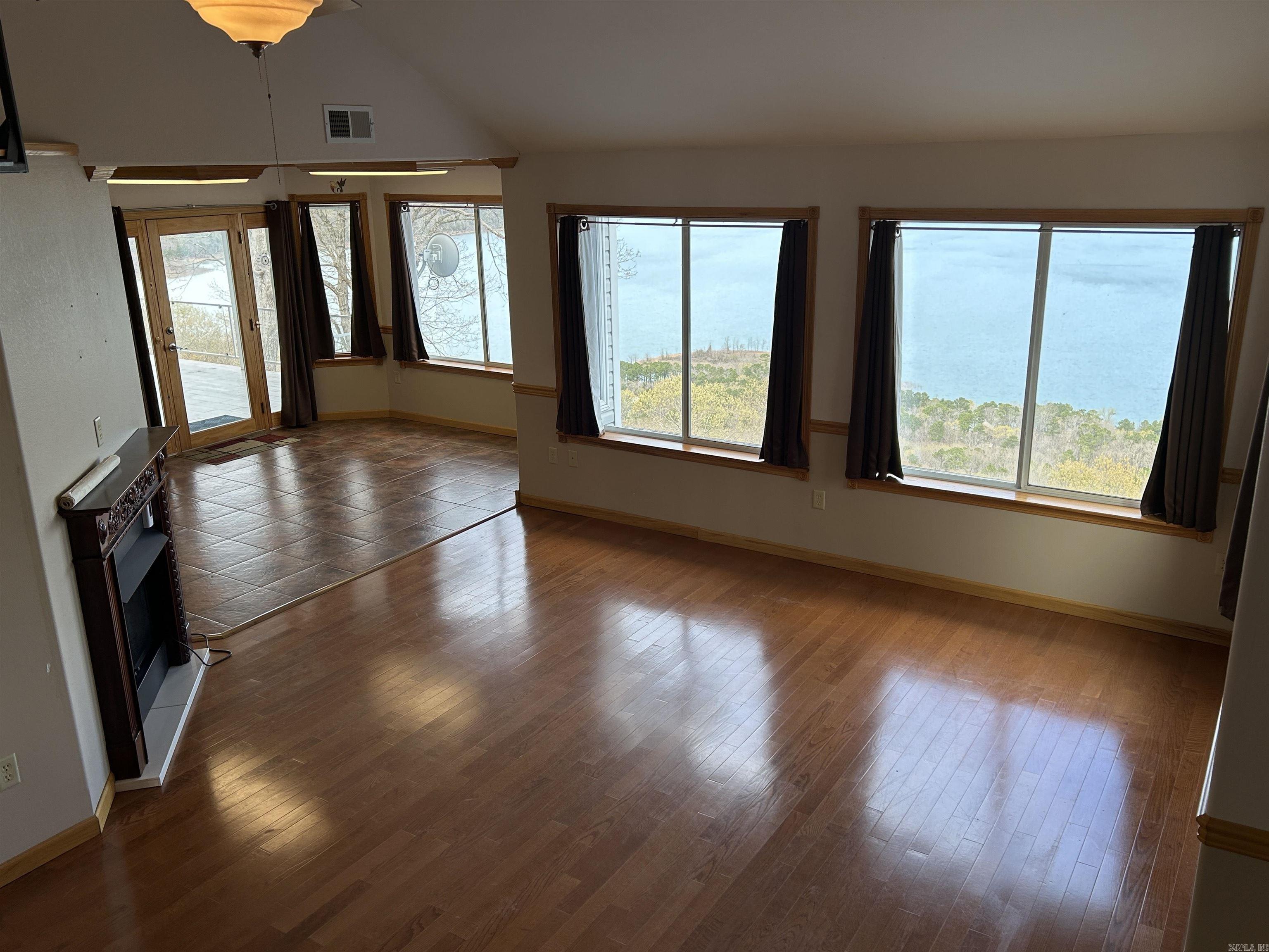 690 Cliffview