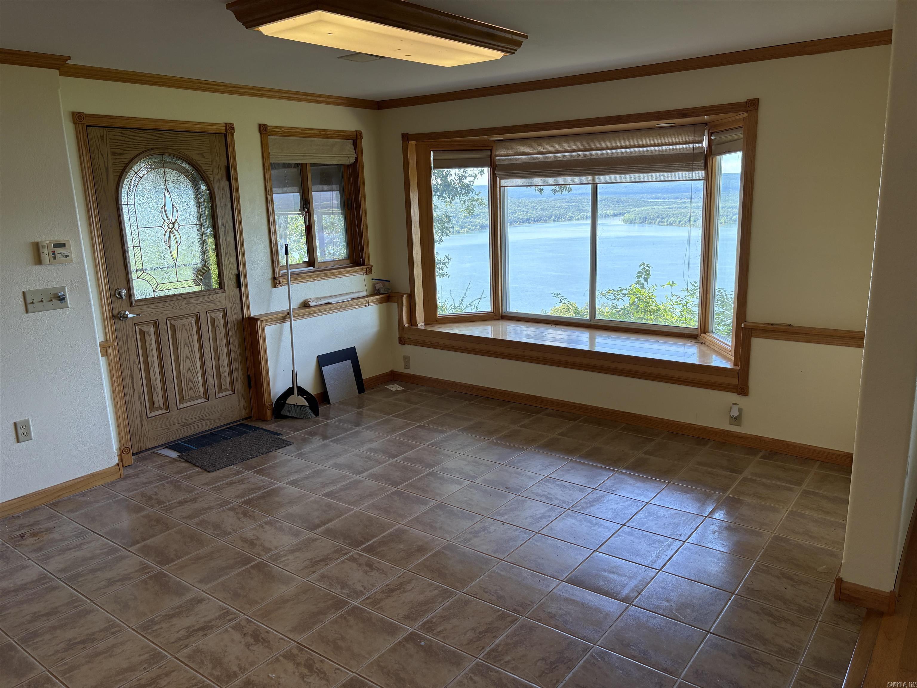 690 Cliffview