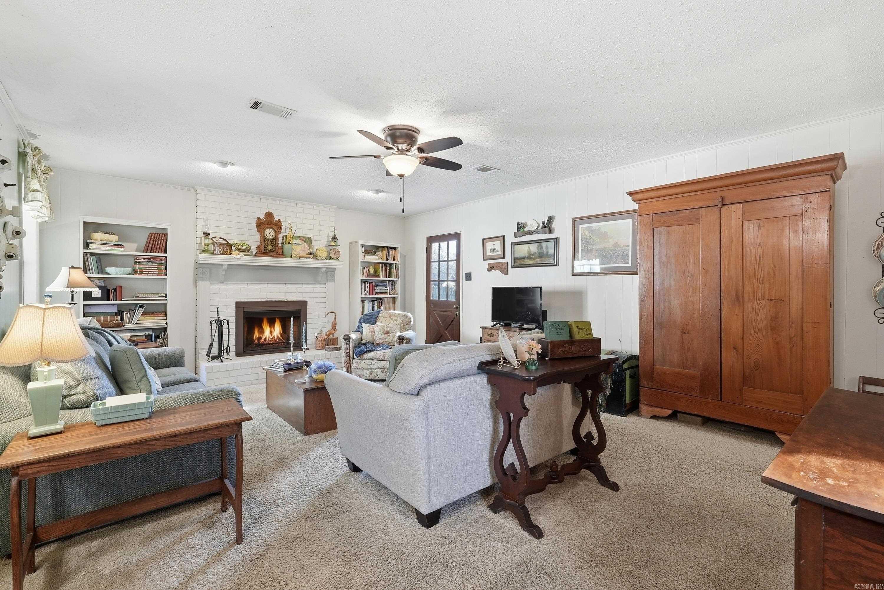 2 Pin Oak Drive