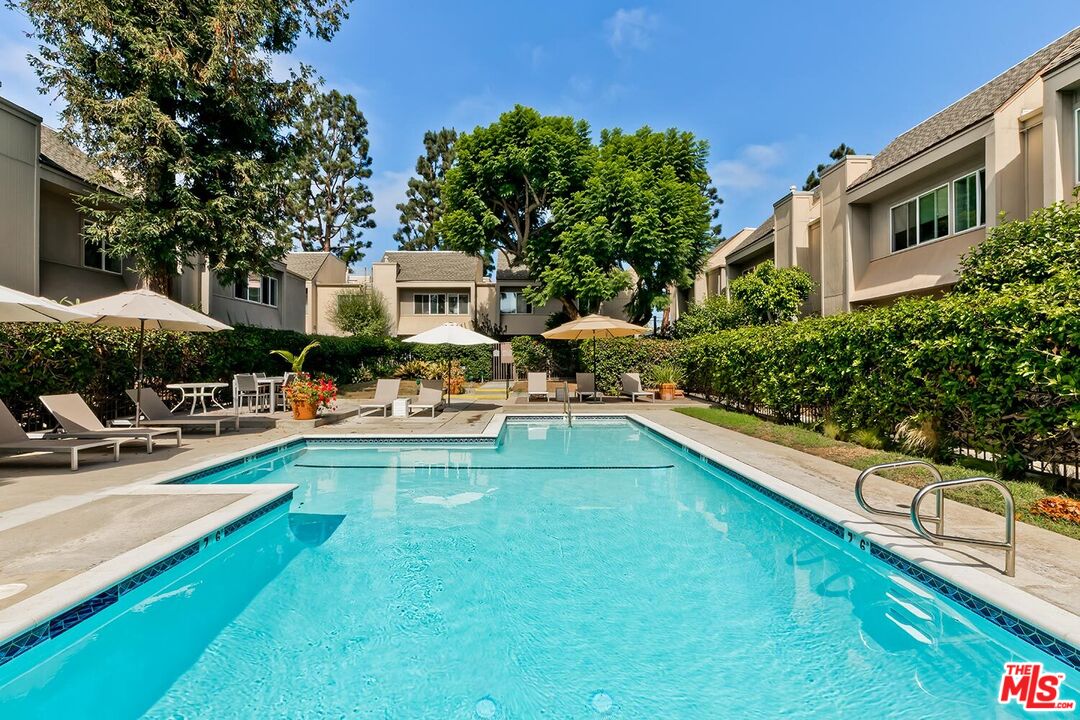 2508 Arizona Ave Unit: 3