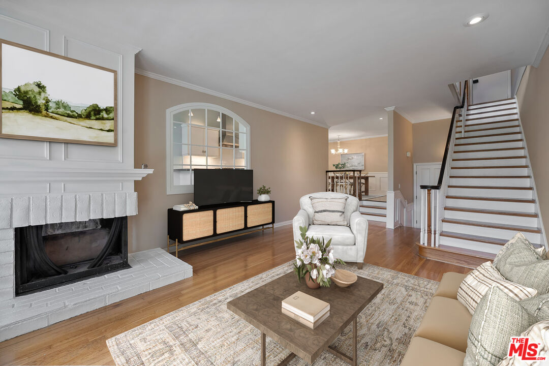 17099 Palisades Cir